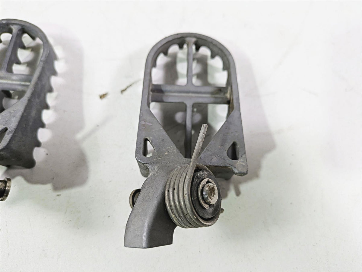 2009 BMW R1200GS K255 Adv Front Footpeg Foot Peg Set 46717694557 46717694558 {{ shop.shopifyCountryName }} - Mototech271