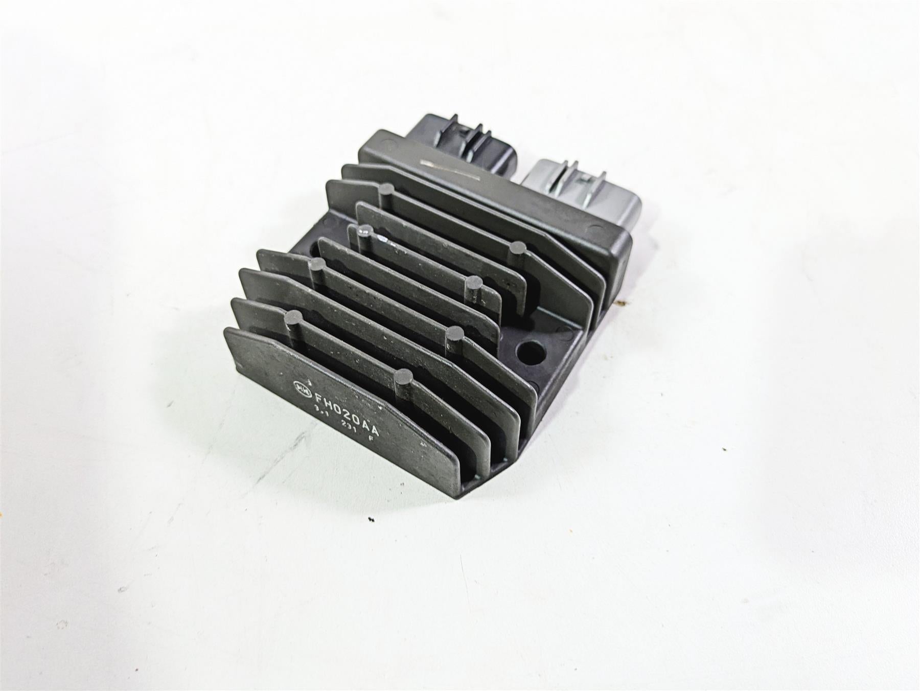 2013 Ducati Hyperstrada 821 Rectifier Voltage Regulator 54040301B FH020AA {{ shop.shopifyCountryName }} - Mototech271