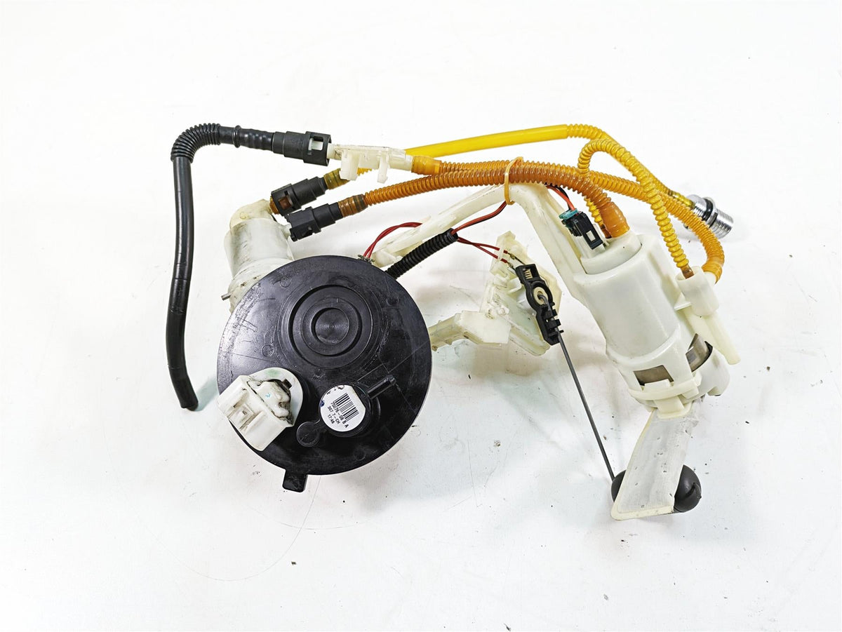 2018 Harley Touring FLHXSE CVO Street Glide Fuel Gas Petrol Pump -Works 75076-08 {{ shop.shopifyCountryName }} - Mototech271