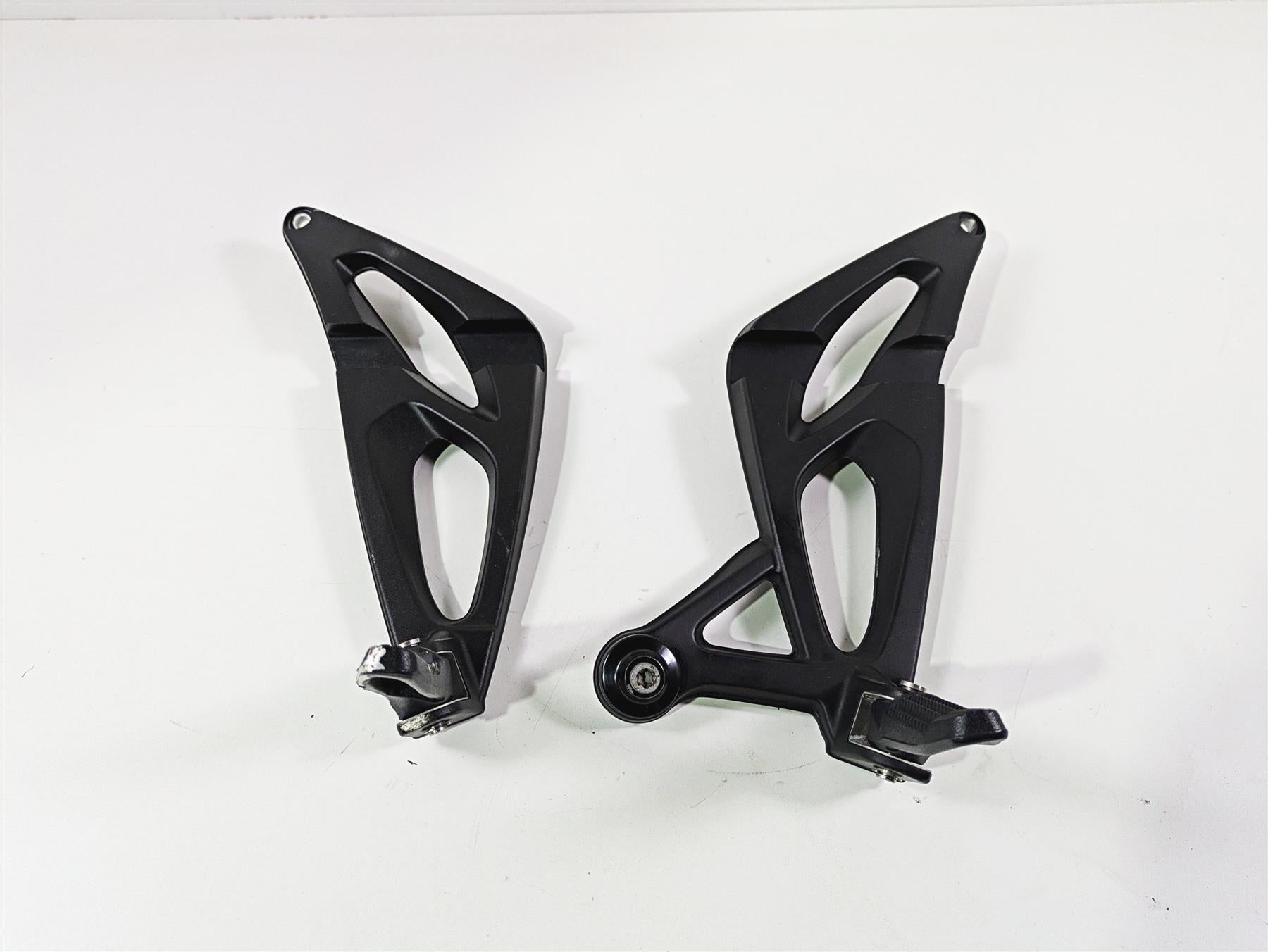 2014 BMW K1300S K40 Passenger Footpeg Foot Peg Set 46717715783 46717715784 {{ shop.shopifyCountryName }} - Mototech271