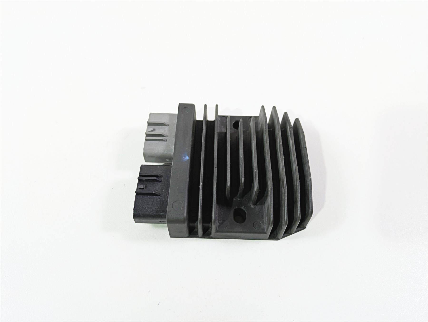 2024 Triumph Tiger 900 GT Rectifier Voltage Regulator FH027AA T1300675 {{ shop.shopifyCountryName }} - Mototech271