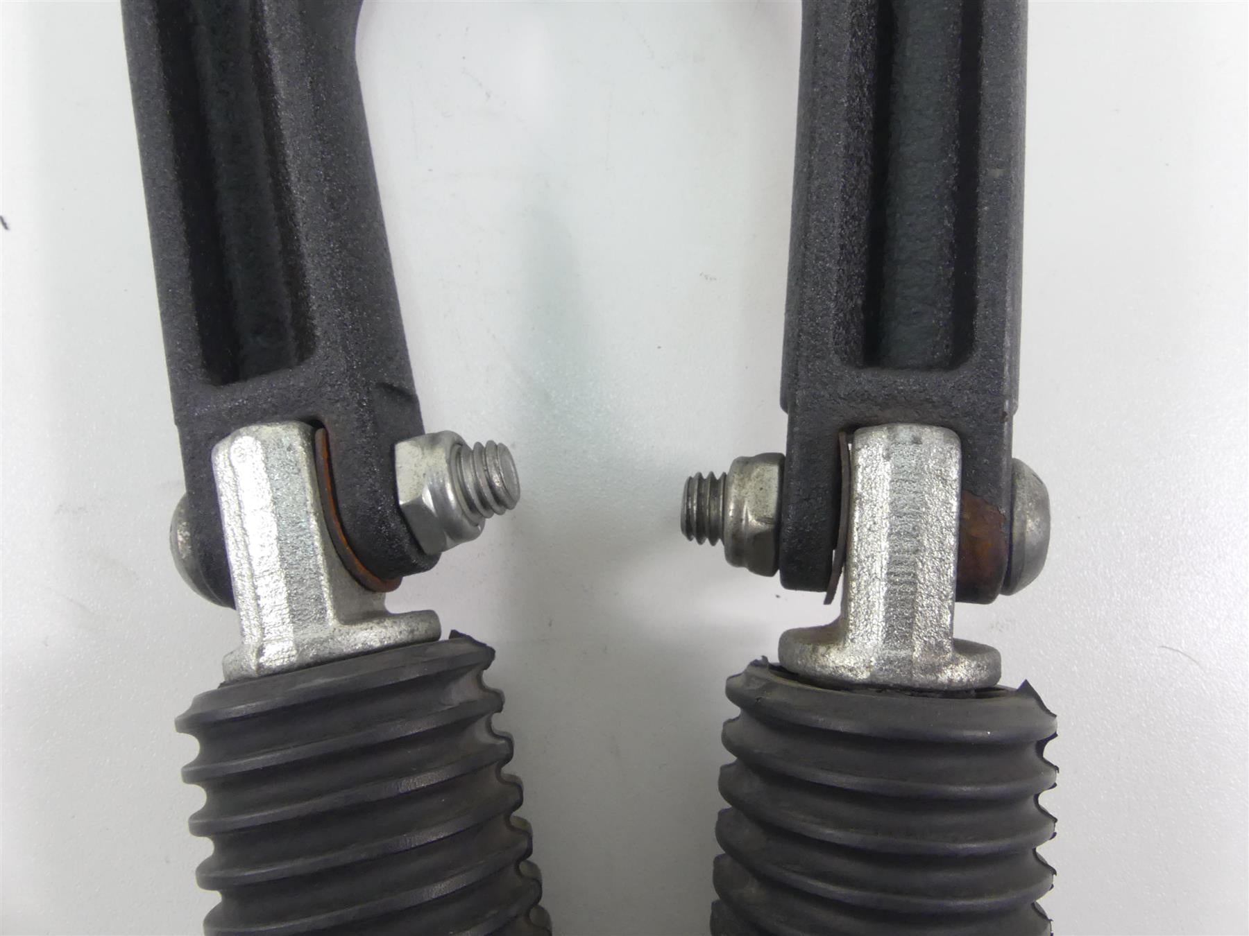 2016 Harley FXDL Dyna Low Rider Rear Passenger Foot Peg Set 49224-06A 49230-06 {{ shop.shopifyCountryName }} - Mototech271