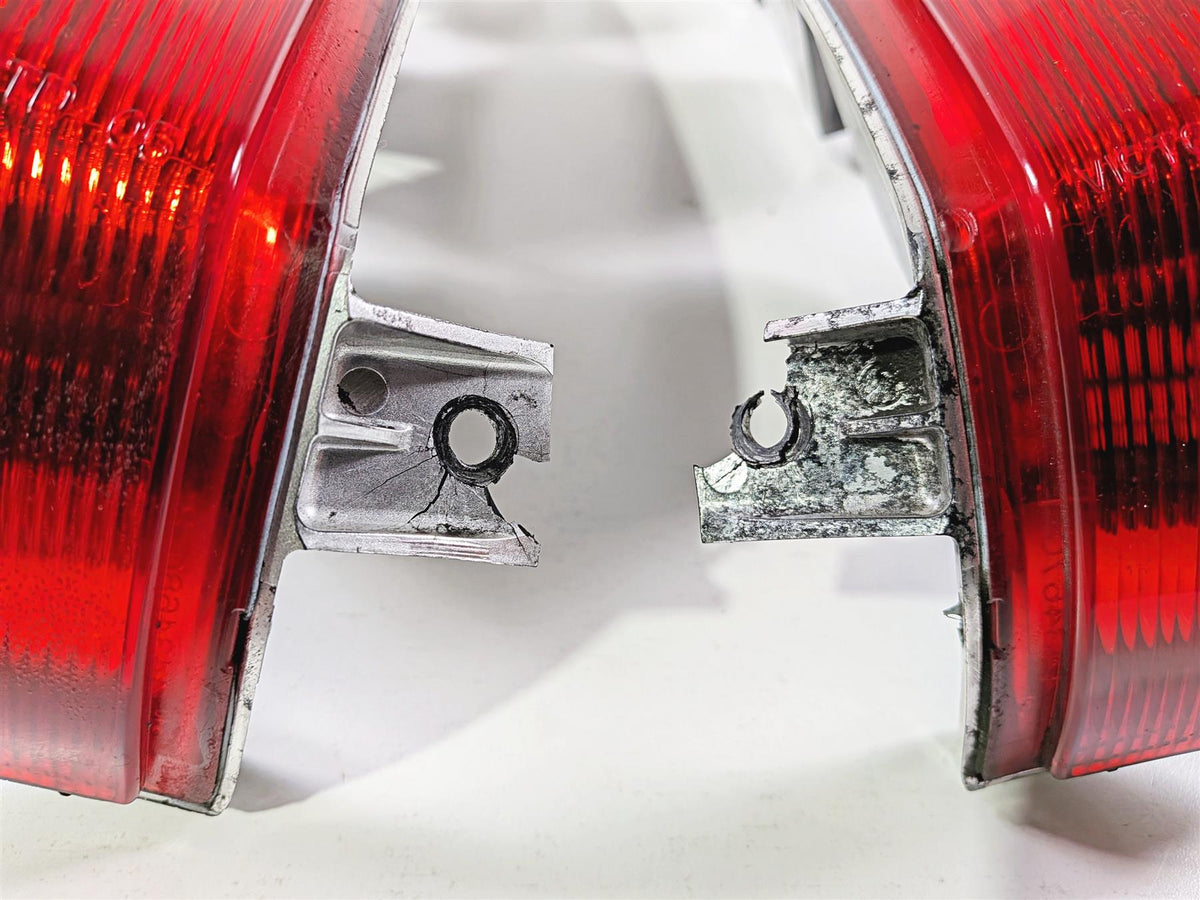 2013 Victory Vision Tour Taillight Tail Light Lamp Set -Read 5356290 5856280 {{ shop.shopifyCountryName }} - Mototech271