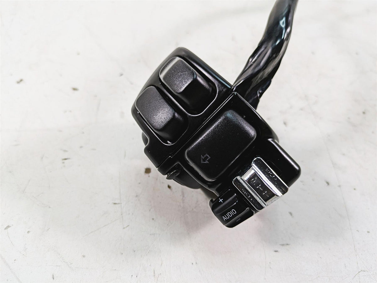 2009 Harley Touring FLHTCU Electra Glide Left Control Switch - Read 71682-06A {{ shop.shopifyCountryName }} - Mototech271