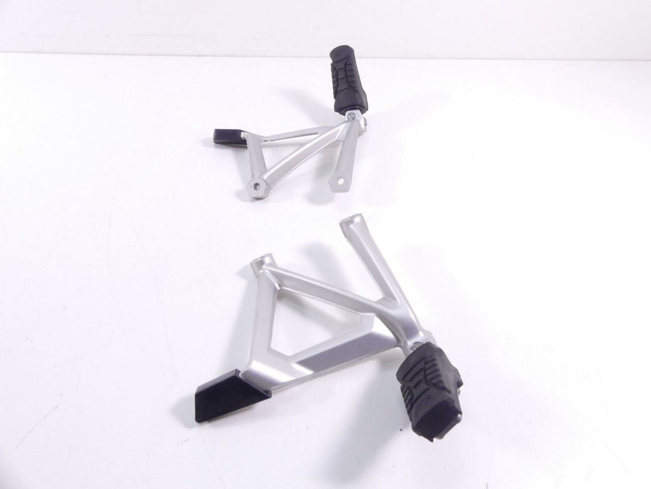 2013 BMW R1200GS GSW K50 Rear Passenger Footpeg Set 46718526741 46718526742 {{ shop.shopifyCountryName }} - Mototech271