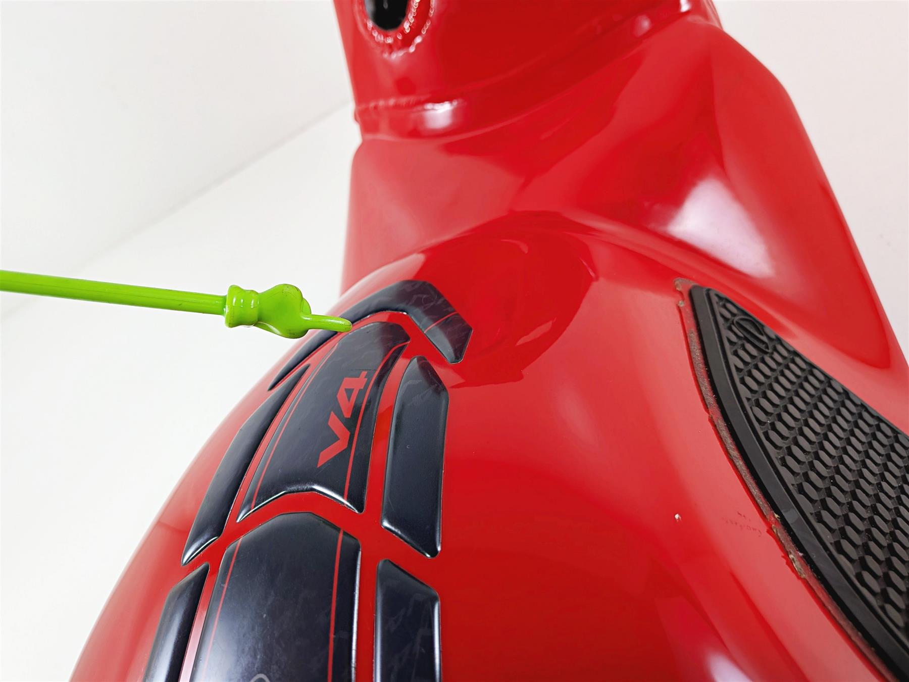 2022 Ducati Panigale V4 S V4S Red Fuel Gas Petrol Tank - 1 Dent 58613082AA-Mototech271