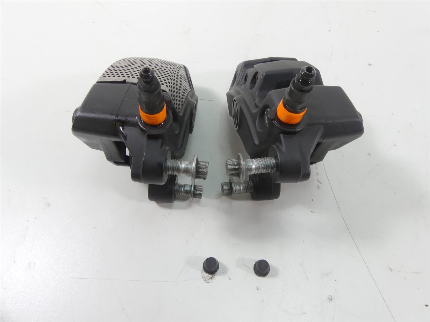 2013 Harley Davidson VRSCF Muscle Front Brake Caliper Set 44731-08 44732-08 {{ shop.shopifyCountryName }} - Mototech271