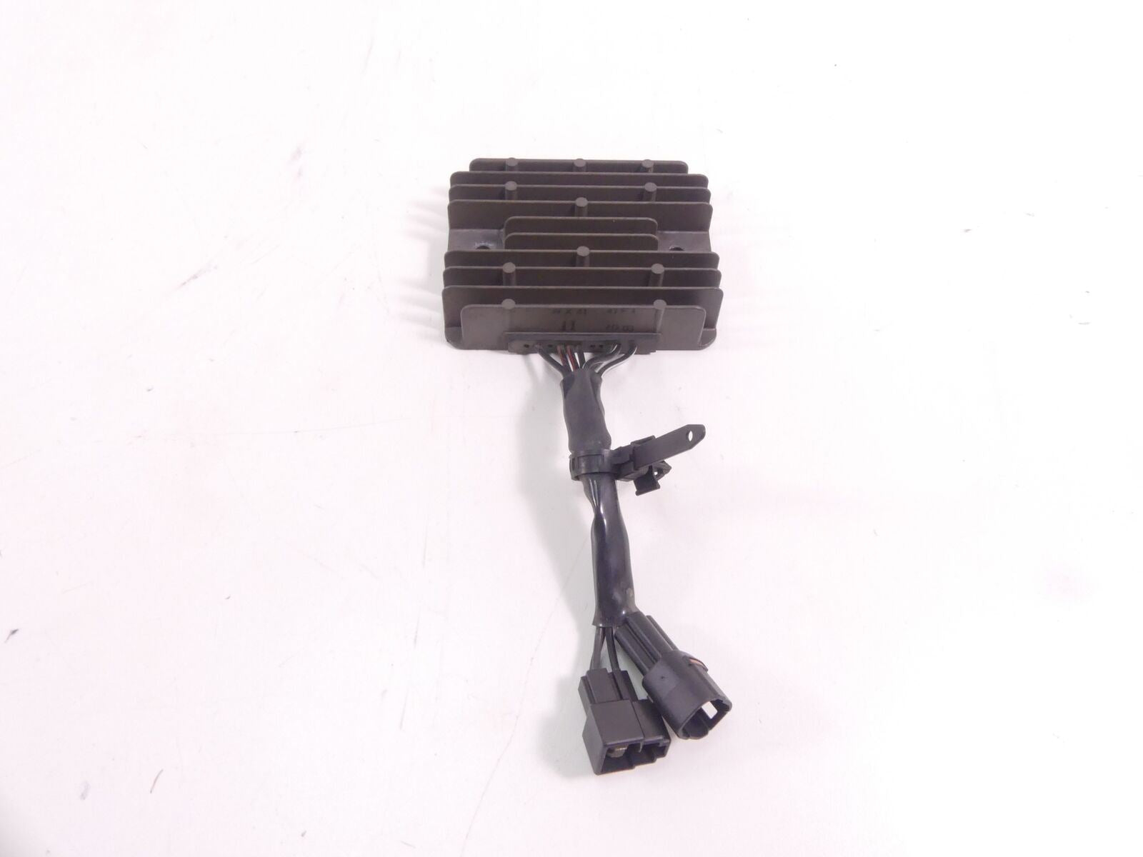 2007 Suzuki VL800 C50 Boulevard Rectifier Voltage Regulator 32800-47H00 {{ shop.shopifyCountryName }} - Mototech271