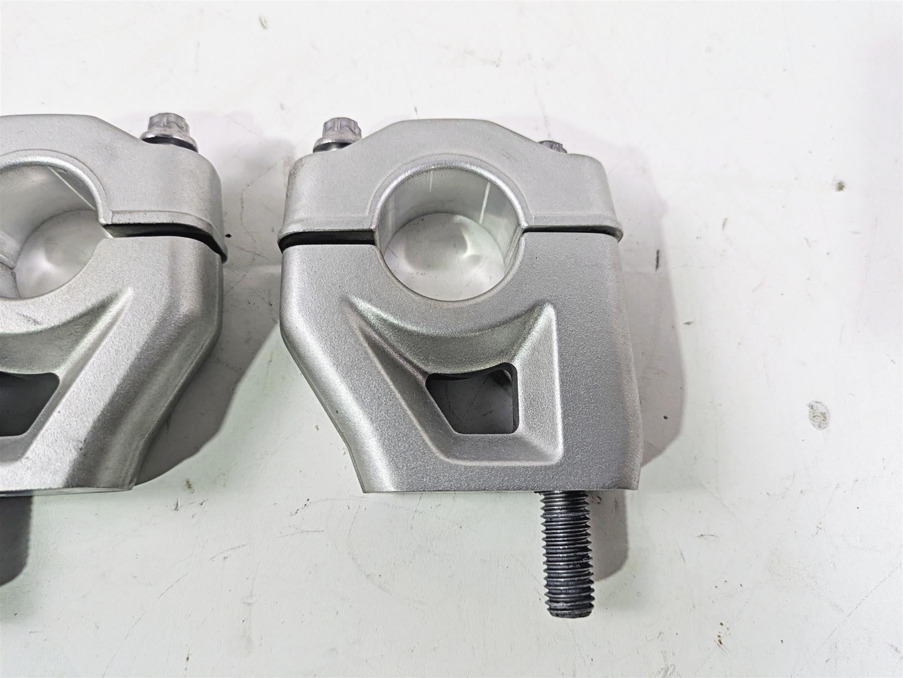 2010 BMW R1200GS K25 Handlebar Riser Holder Mount Set 28.5mm 31427718173 {{ shop.shopifyCountryName }} - Mototech271