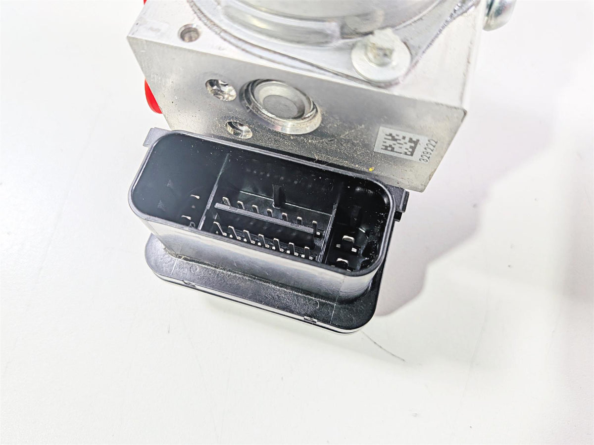 2023 Yamaha MT10 MTN1000 Abs Brake Pump Unit Module B5Y-85930-00 {{ shop.shopifyCountryName }} - Mototech271