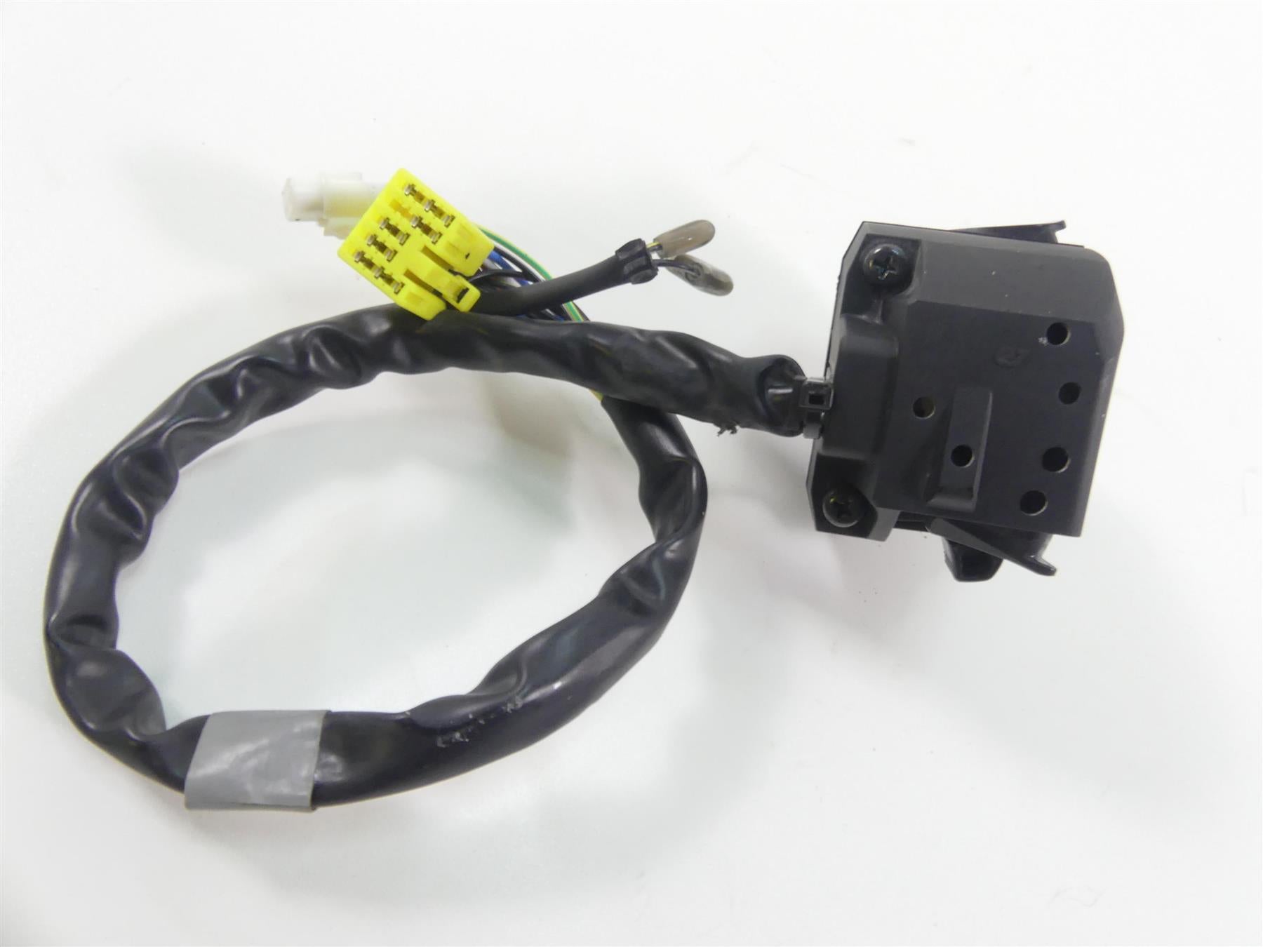 2022 Suzuki GSXR750 Left Hand Turn Signal Light Mode Control Switch 37400-14J00 {{ shop.shopifyCountryName }} - Mototech271