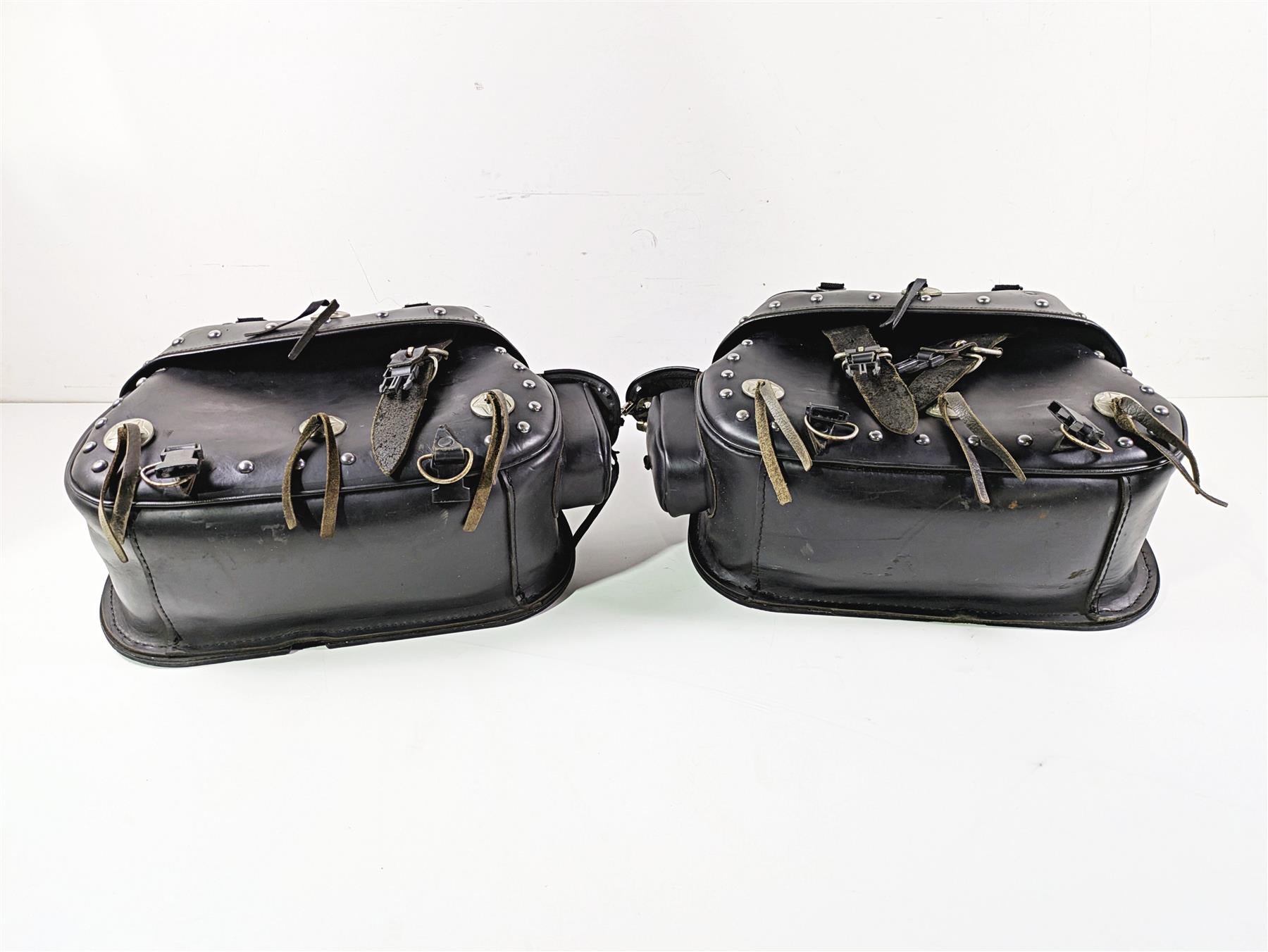 2002 Indian Spirit Deluxe Studded Leather Saddlebag & Mount & Keys Set READ {{ shop.shopifyCountryName }} - Mototech271