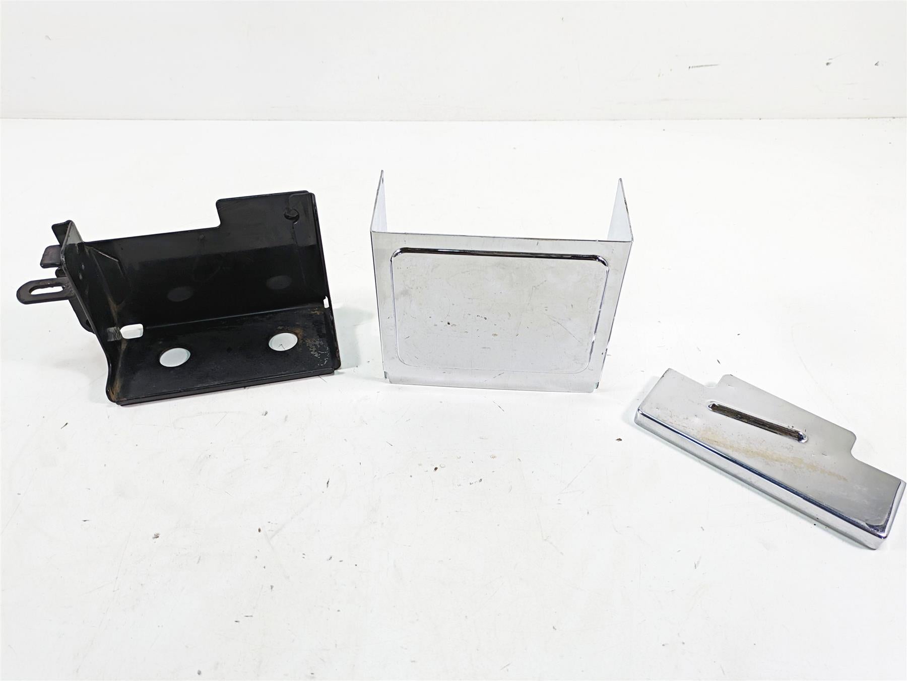2005 Harley Dyna FXDL Low Rider Battery Box Electrical Box Cover Set 66375-97 {{ shop.shopifyCountryName }} - Mototech271