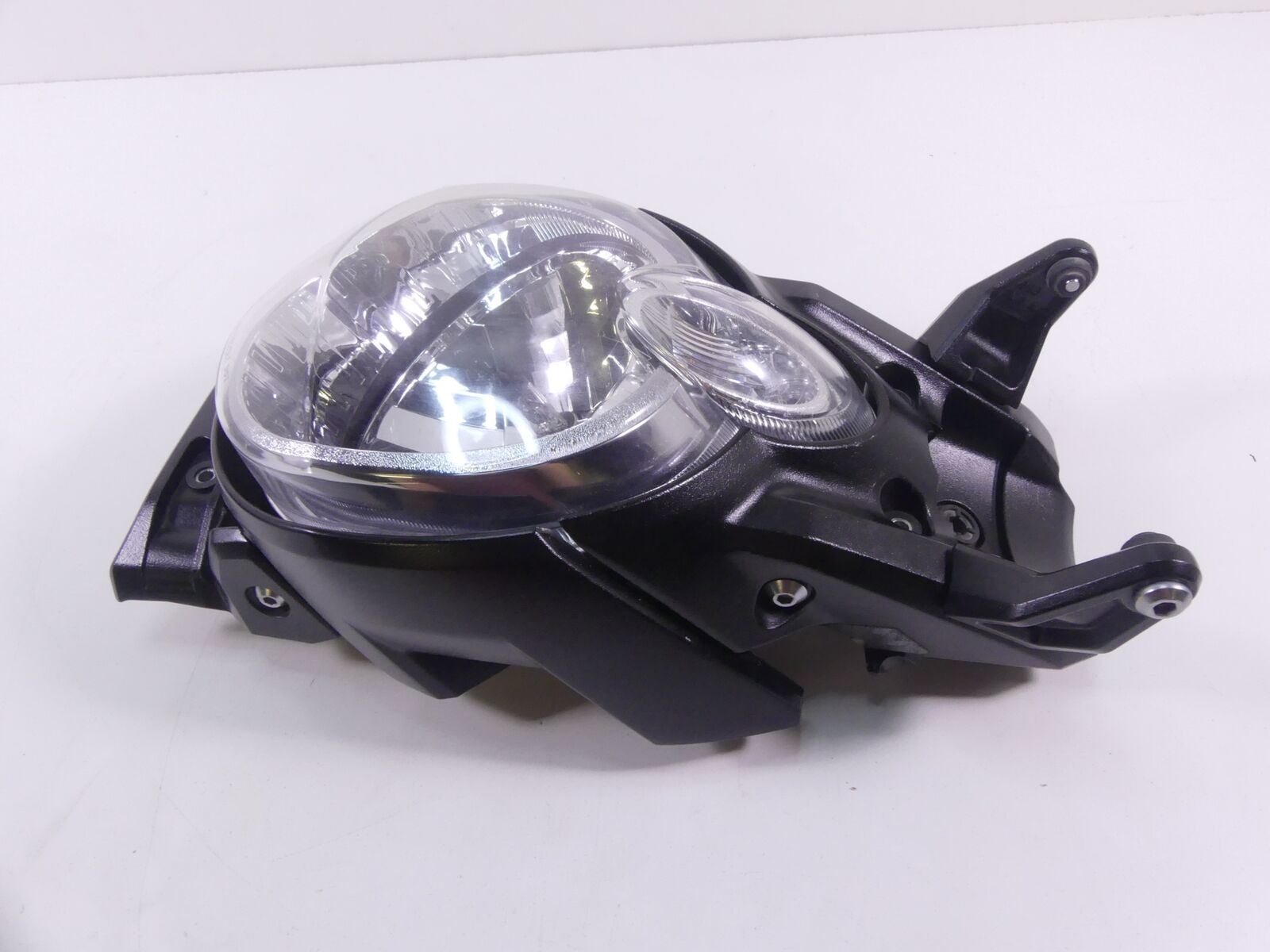 2019 Yamaha VMX17 V-Max 1700 Headlight Head Light Lamp + Mount 2S3-84300-00-00 {{ shop.shopifyCountryName }} - Mototech271