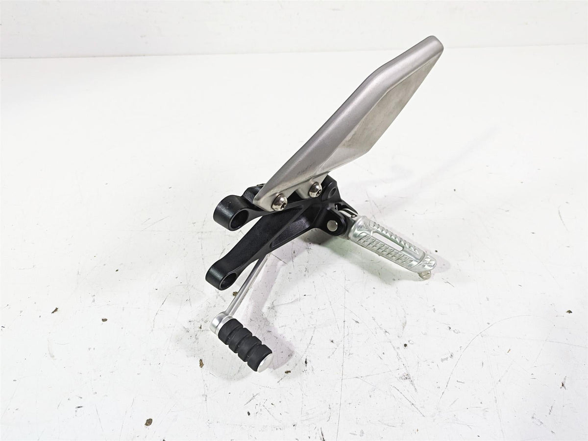 2023 Triumph Street Triple 765 RS Left Rider Footpeg & Shifter T2088021 T2089751 {{ shop.shopifyCountryName }} - Mototech271