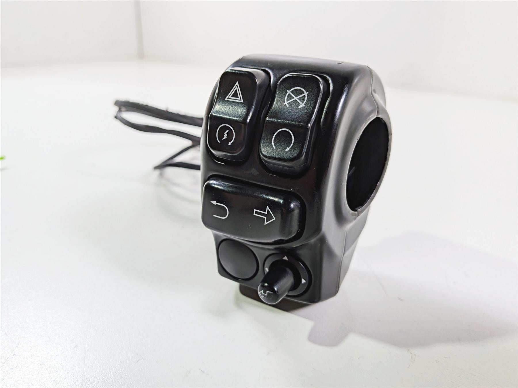 2017 Harley Touring FLHXS Street Glide Right Hand Control Switch 71500129C {{ shop.shopifyCountryName }} - Mototech271
