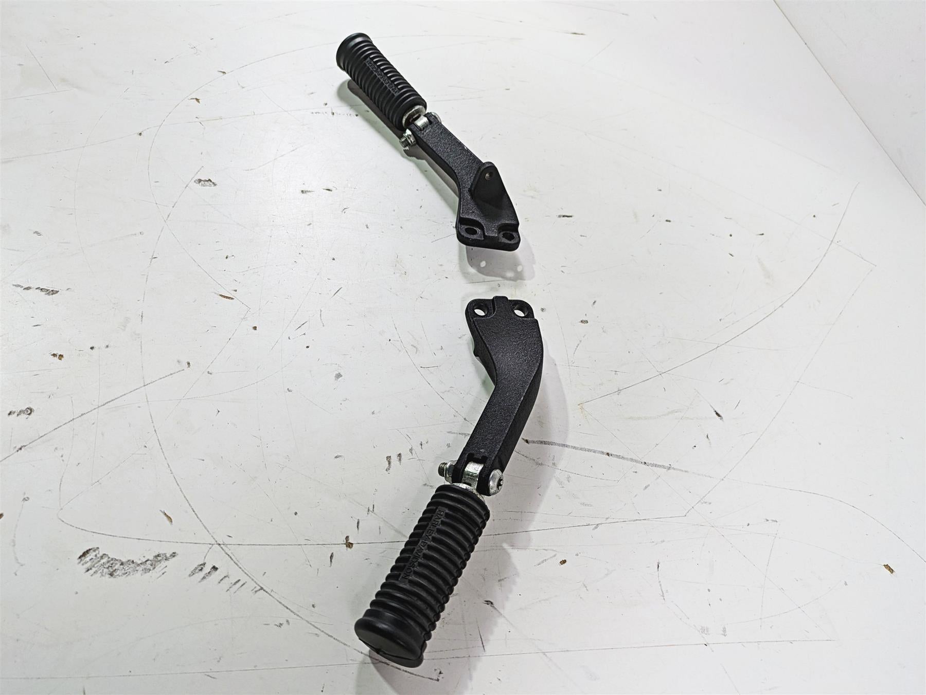 2015 Harley FXDL Dyna Low Rider Rear Passenger Footpeg Rest 49230-06 49224-06A {{ shop.shopifyCountryName }} - Mototech271
