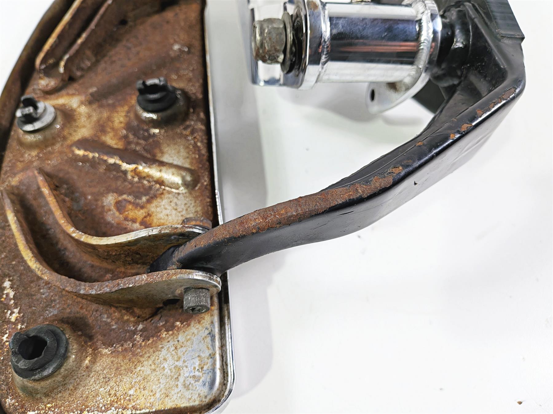 1996 Harley FLSTC Softail Heritage Front Right Floor Board Brake Pedal 42431-87A {{ shop.shopifyCountryName }} - Mototech271
