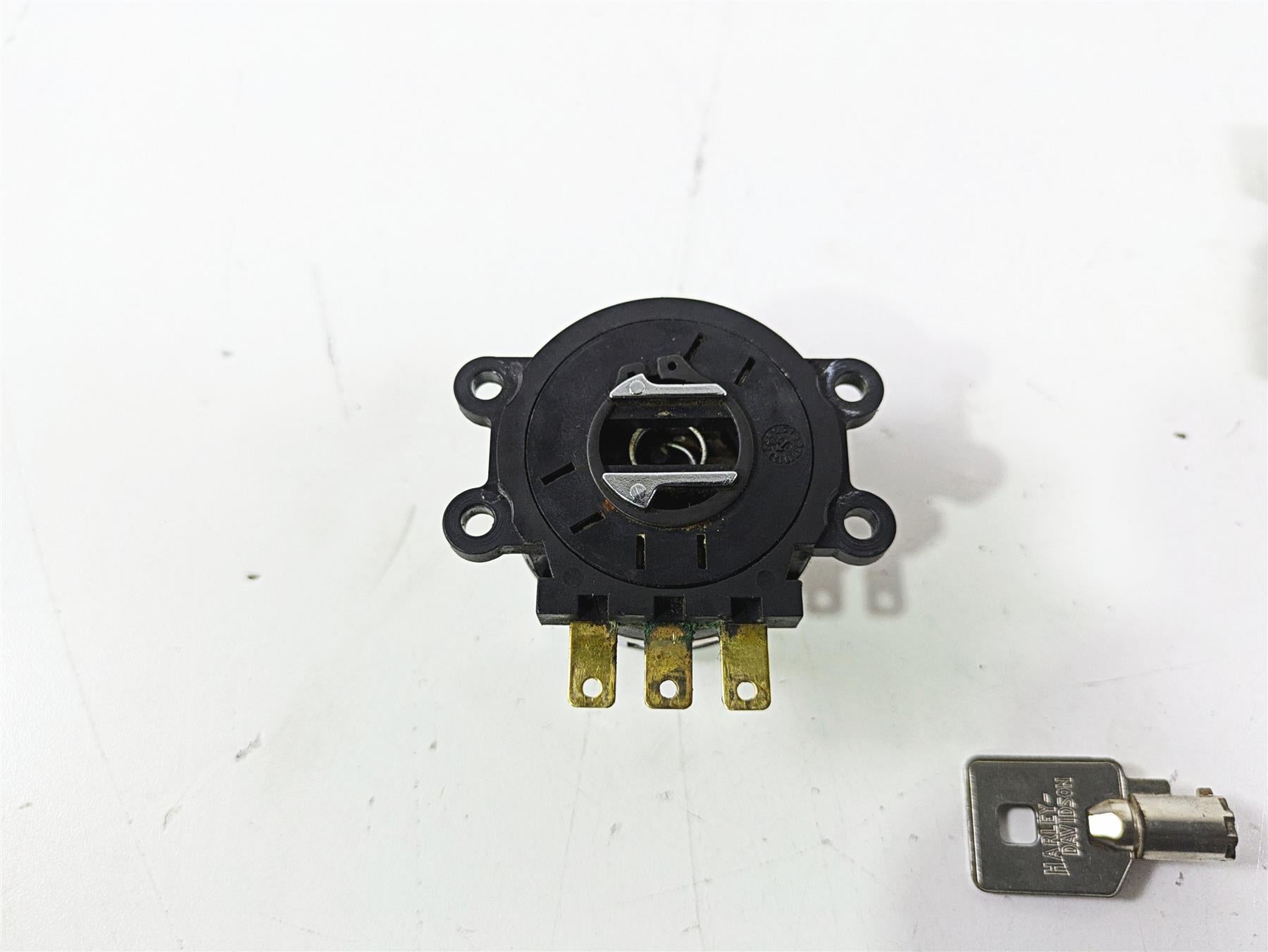 2004 Harley FLSTCI Softail Heritage Ignition Switch Steering Key Lock 71450-04 {{ shop.shopifyCountryName }} - Mototech271
