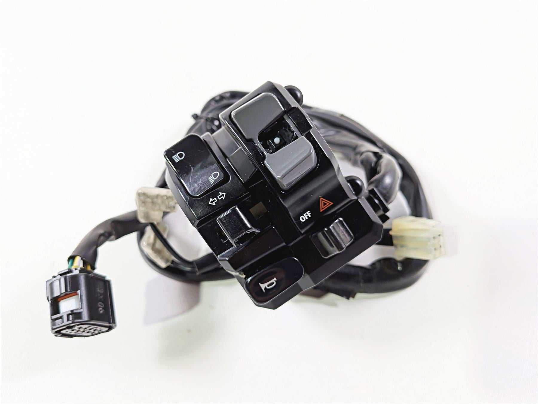 2024 Yamaha YZF R1 RN65 Left Hand Control Switch - Read B3L-83969-01-00 {{ shop.shopifyCountryName }} - Mototech271