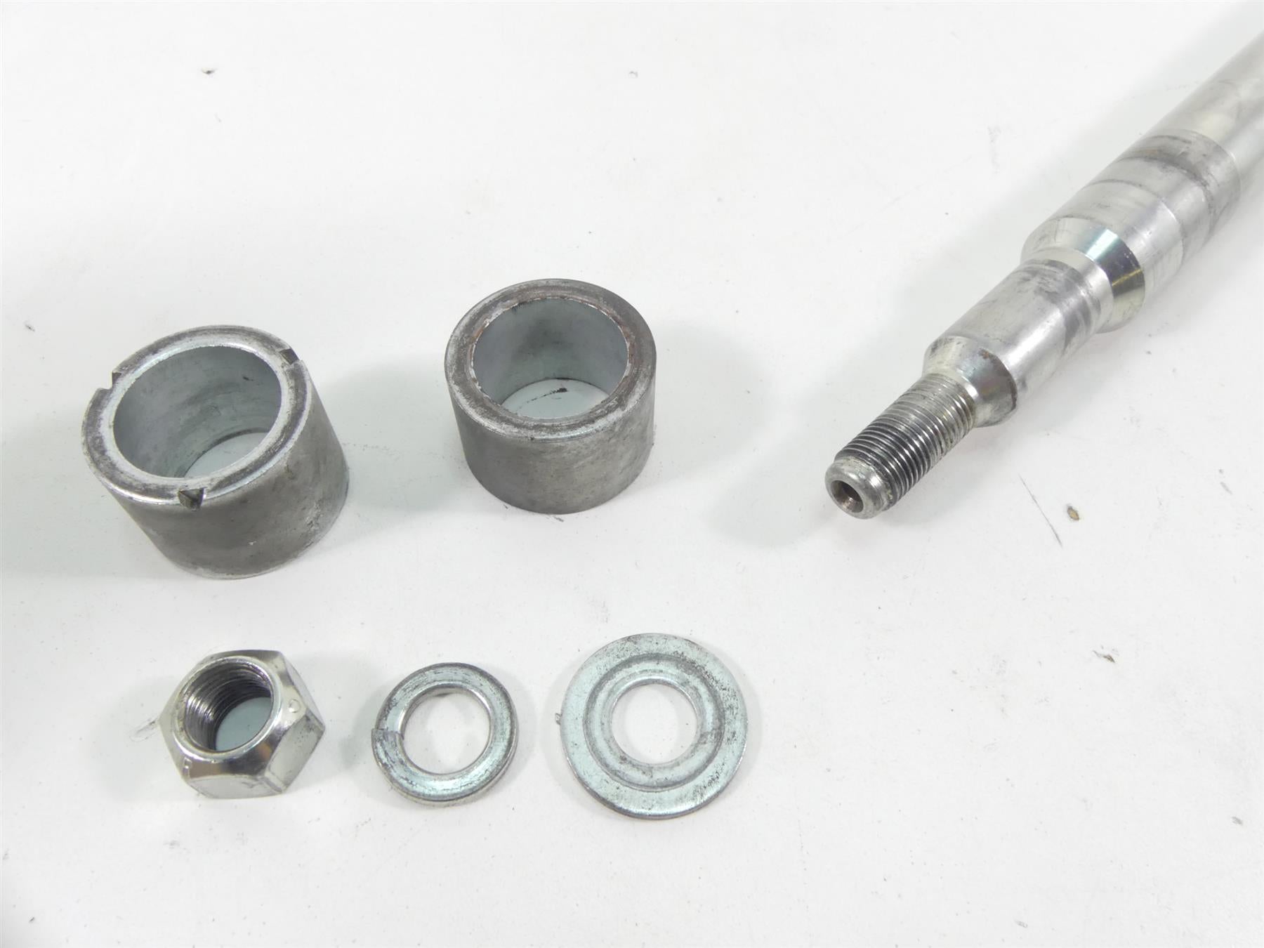 2004 Harley FLHTC SE CVO Electra Glide Front 1" Wheel Spindle Axle 43364-00 {{ shop.shopifyCountryName }} - Mototech271