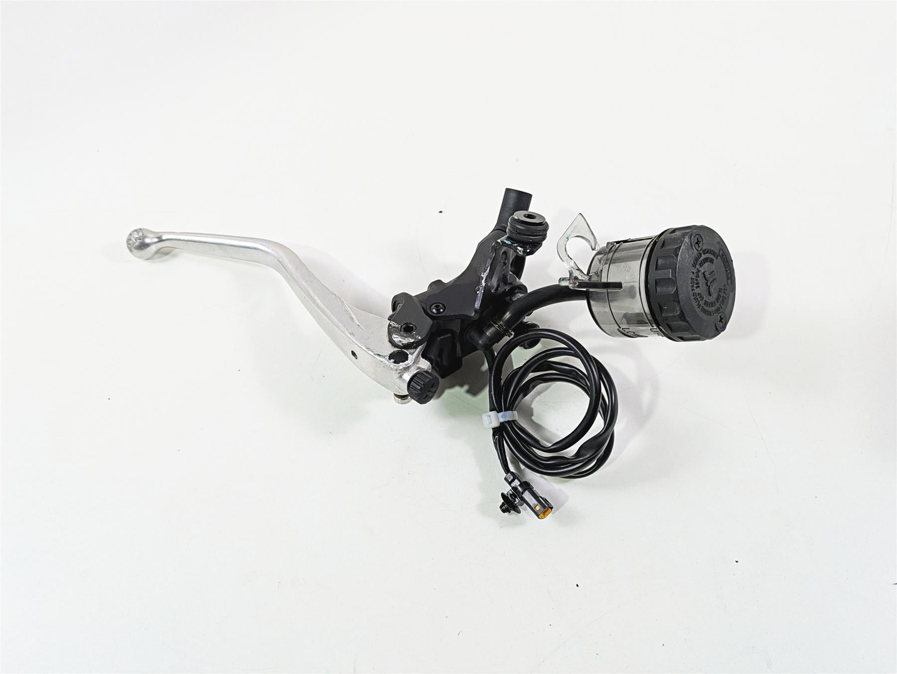 2024 Triumph Tiger 900 GT Front Radial Brake Master Cylinder T2022194 {{ shop.shopifyCountryName }} - Mototech271