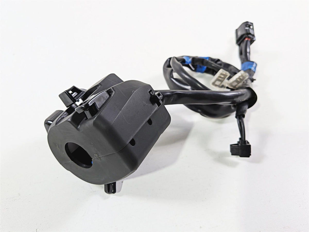 2025 Yamaha YZF R7 Nice Left Side Light Hand Control Switch BEB-83969-00-00 {{ shop.shopifyCountryName }} - Mototech271