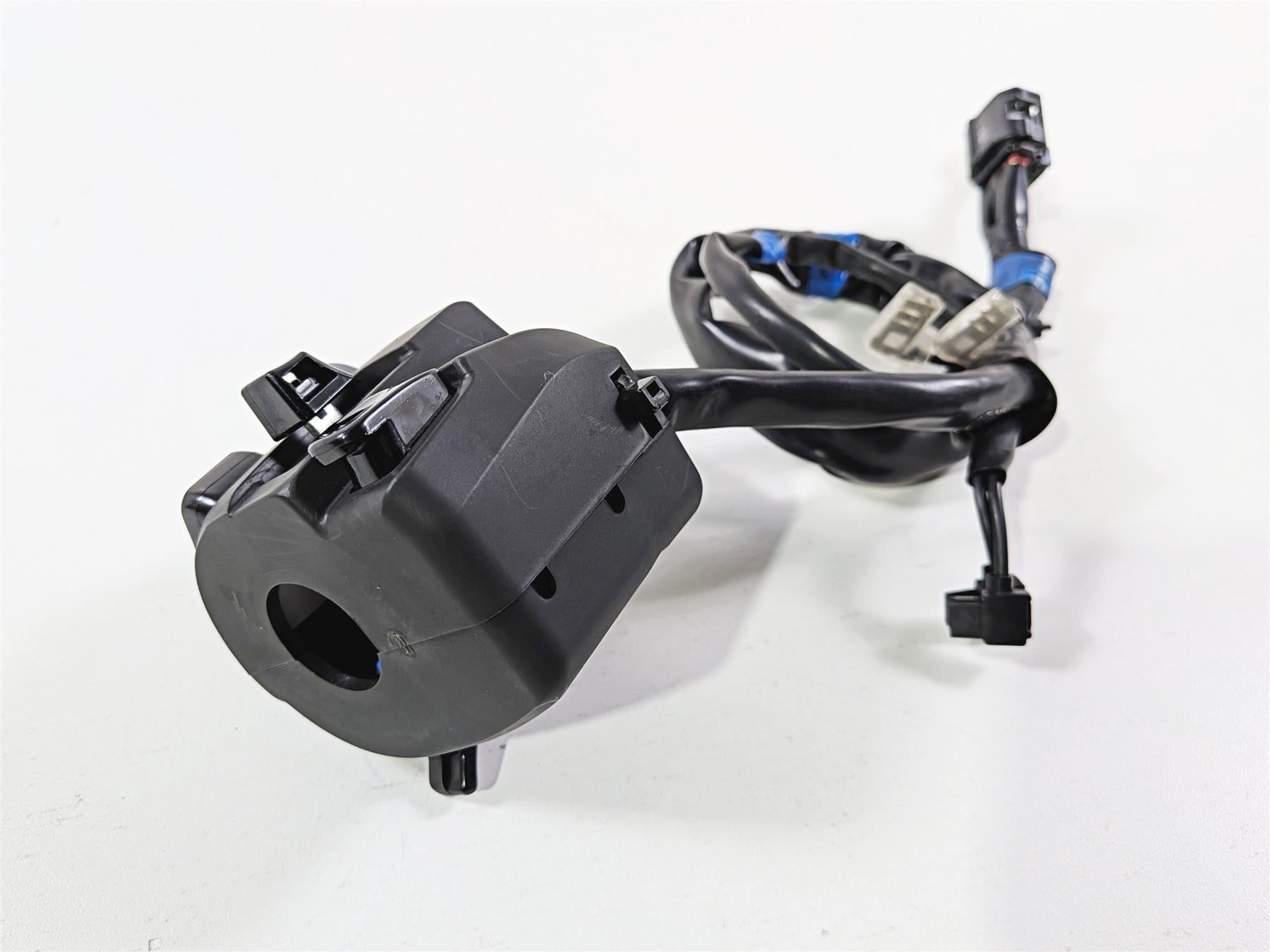 2025 Yamaha YZF R7 Nice Left Side Light Hand Control Switch BEB-83969-00-00 {{ shop.shopifyCountryName }} - Mototech271