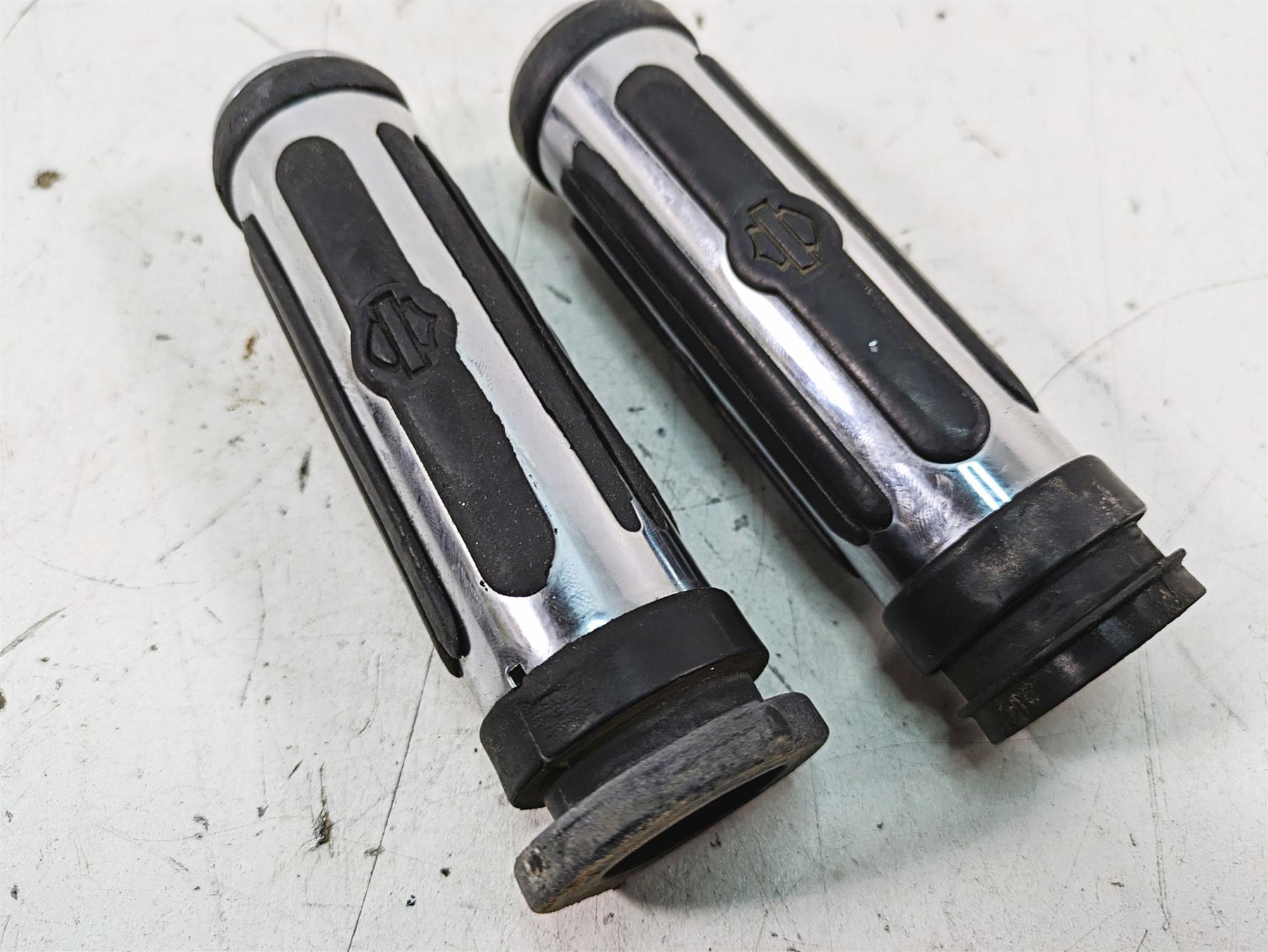 2008 Harley FLHTCU Electra Glide Oem Chrome Rubber Hand Grip Set 56246-08 {{ shop.shopifyCountryName }} - Mototech271