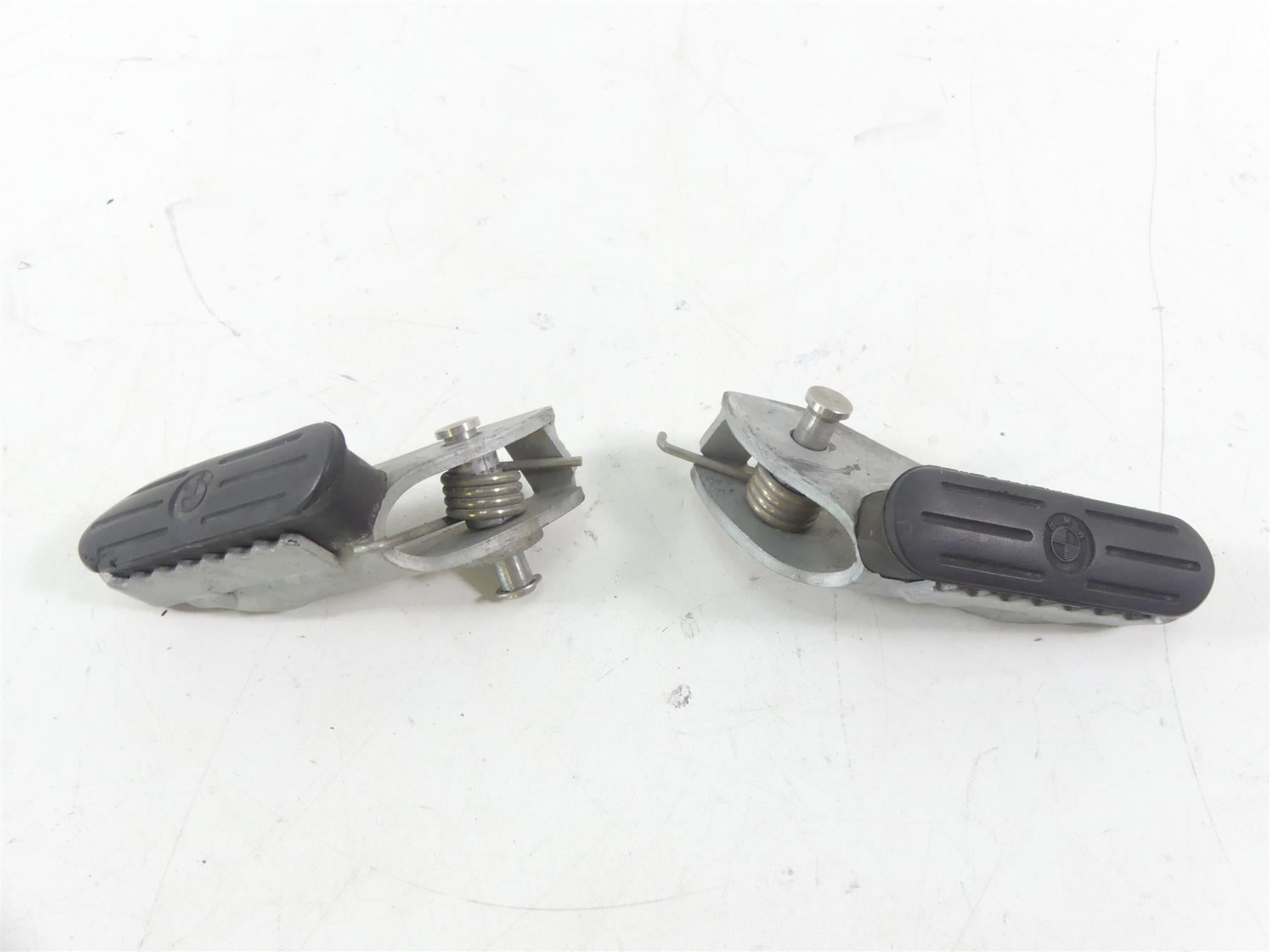 2009 BMW R1200GS K25 Front Rider Driver Footpeg Foot Peg Rest Set 46717694557 {{ shop.shopifyCountryName }} - Mototech271