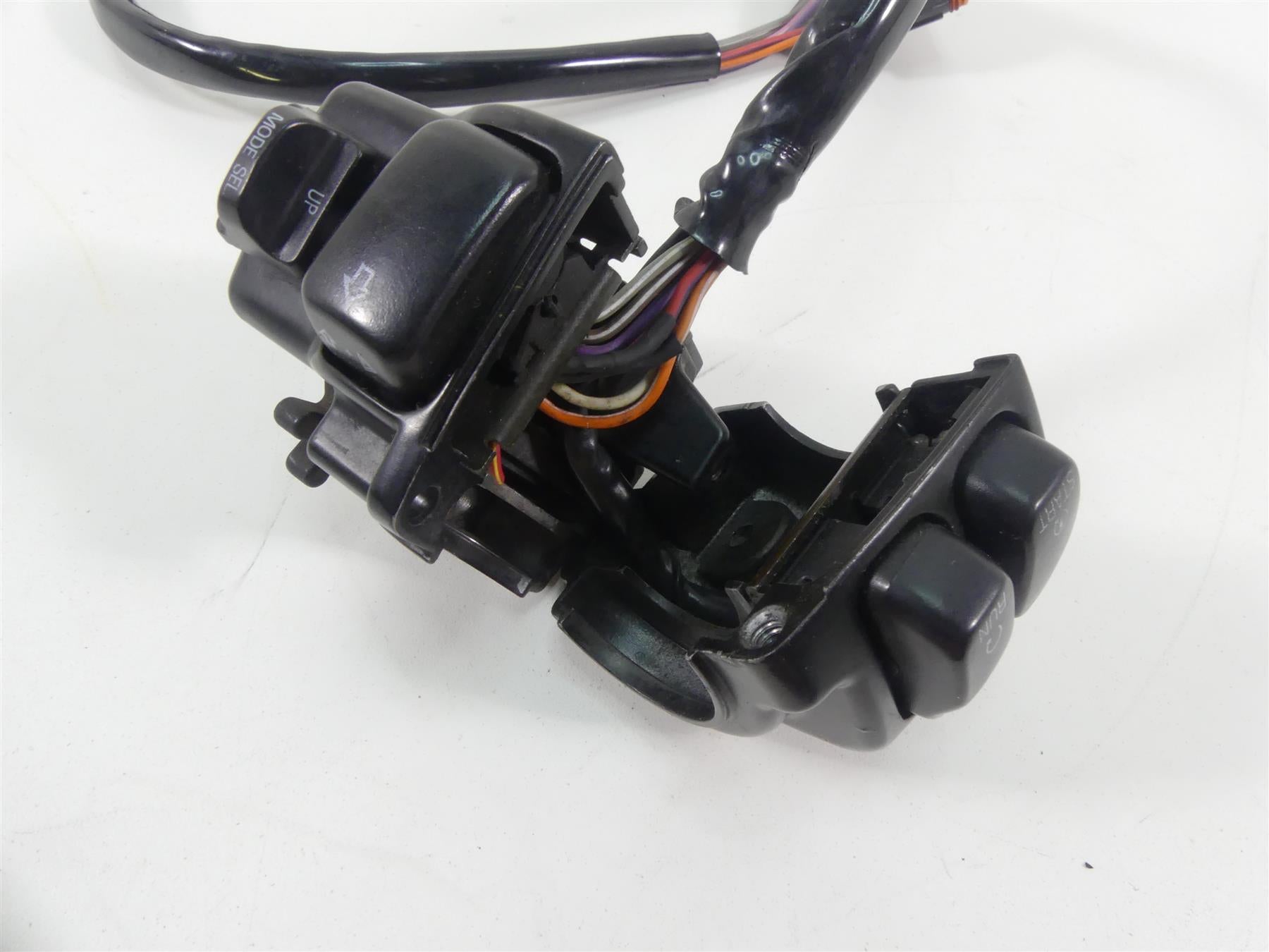 2003 Harley Touring FLHTCI Electra Glide Right Mode Control Switch 71589-96B {{ shop.shopifyCountryName }} - Mototech271