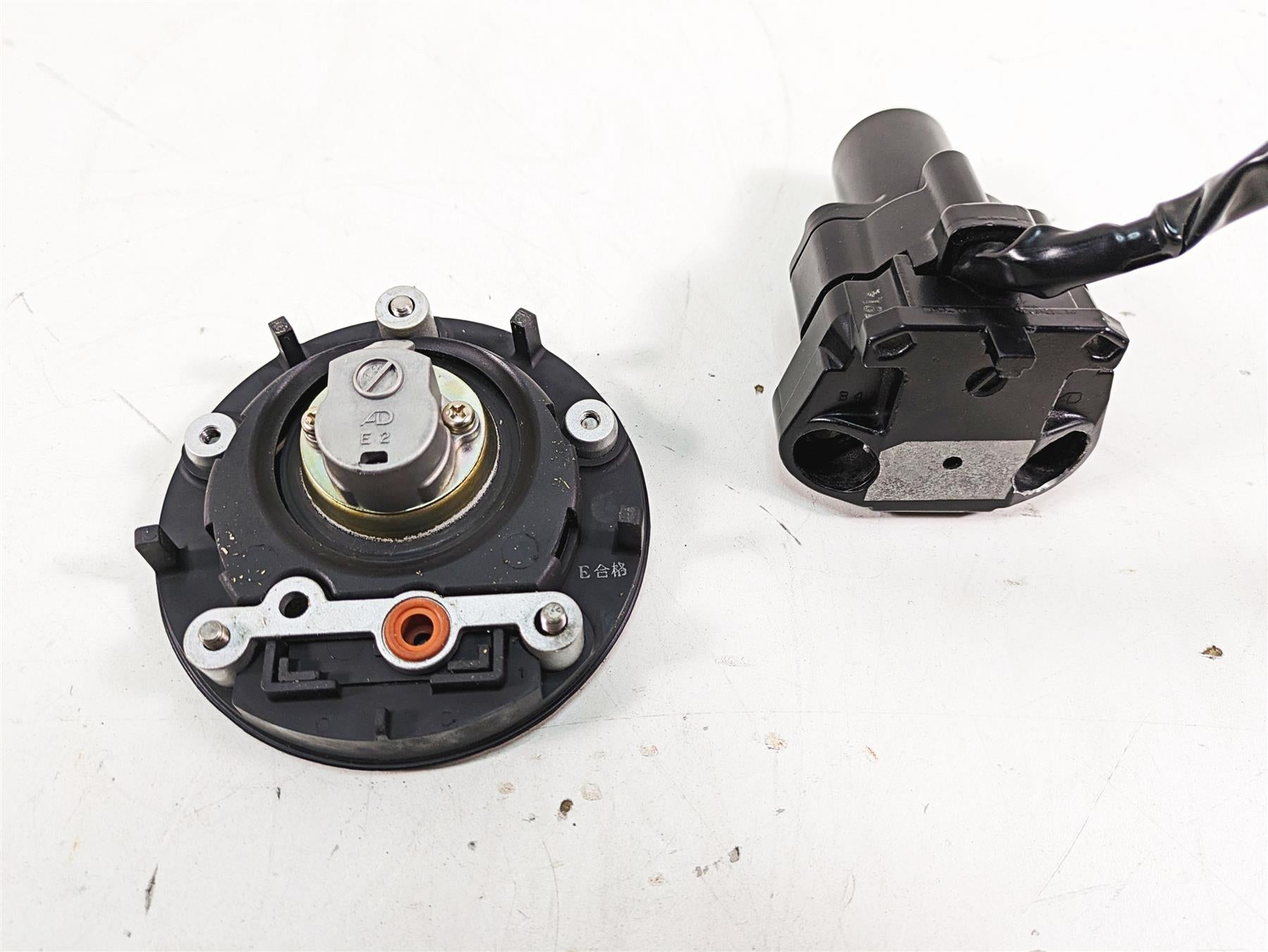 2002 Yamaha FZ1 FZS1000 Fazer Ignition Switch Key Lock Set 5LV-82501-10-00 {{ shop.shopifyCountryName }} - Mototech271