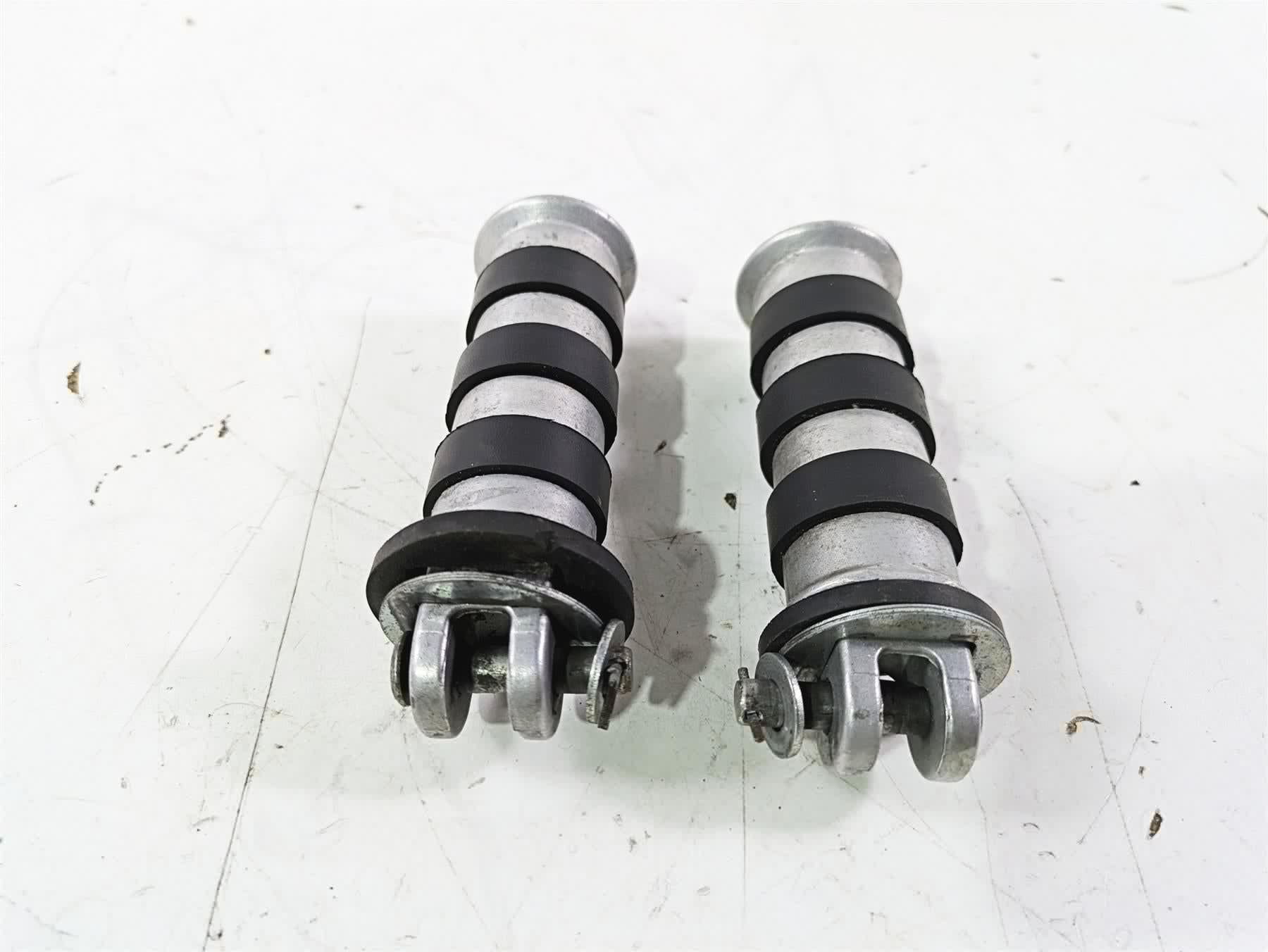 2001 Honda VT1100 Shadow Sabre Rear Passenger Foot Peg Rest Set 50715-MBA-020 {{ shop.shopifyCountryName }} - Mototech271