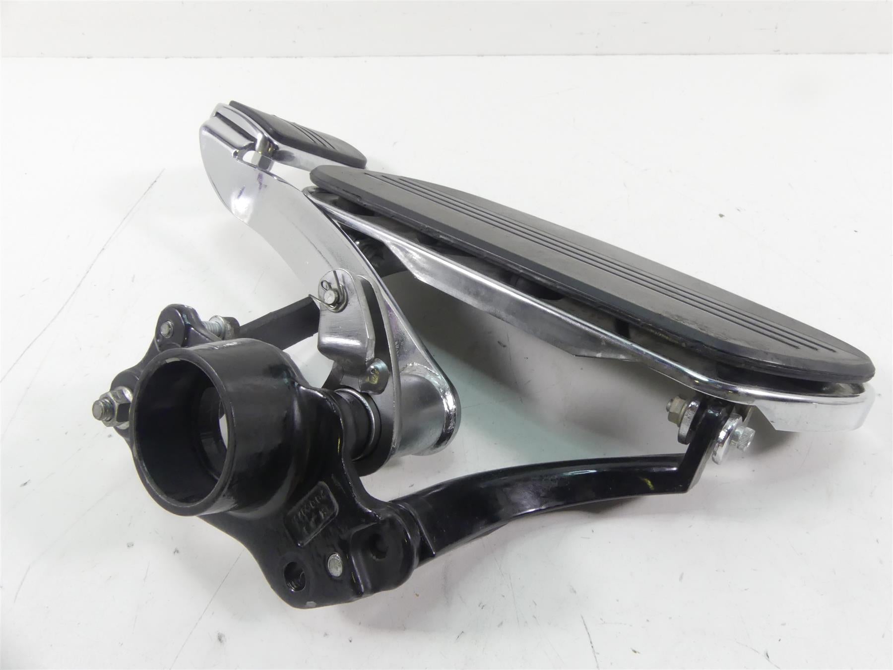 2014 Harley Touring FLHX Street Glide Right Front Floor Board & Pedal 50518-09 {{ shop.shopifyCountryName }} - Mototech271