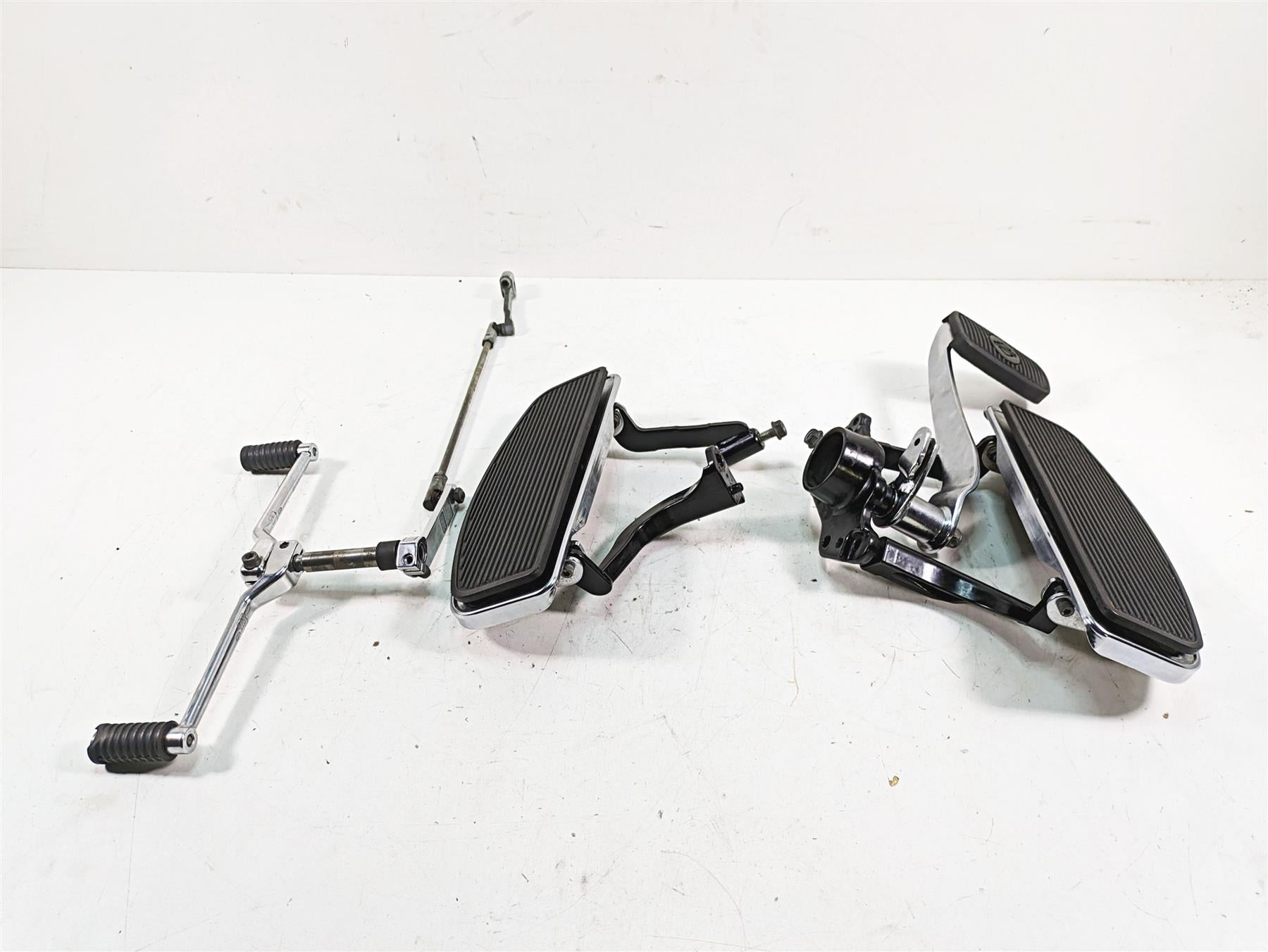 2009 Harley Touring FLHTCU Electra Glide Front Floorboard Pedal Set 33895-82E