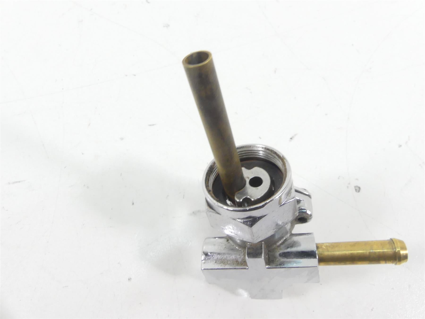 2003 Harley Dyna 100TH FXDL Low Rider Fuel Gas Petrol Valve Petcock 61338-02 {{ shop.shopifyCountryName }} - Mototech271