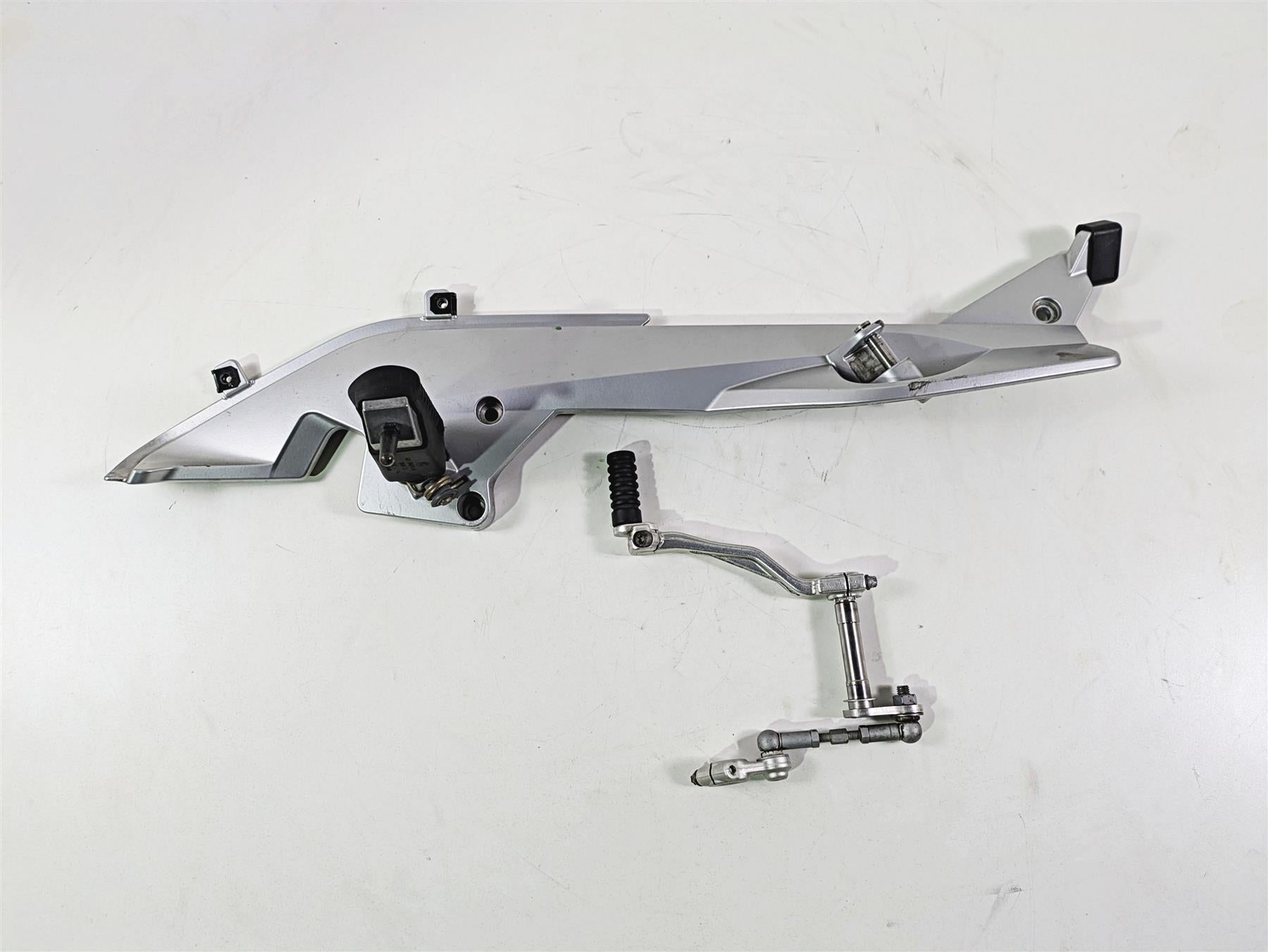2010 BMW R1200RT K26 Left Foot Peg Bracket & Shifter Shift Lever 46717675289 {{ shop.shopifyCountryName }} - Mototech271