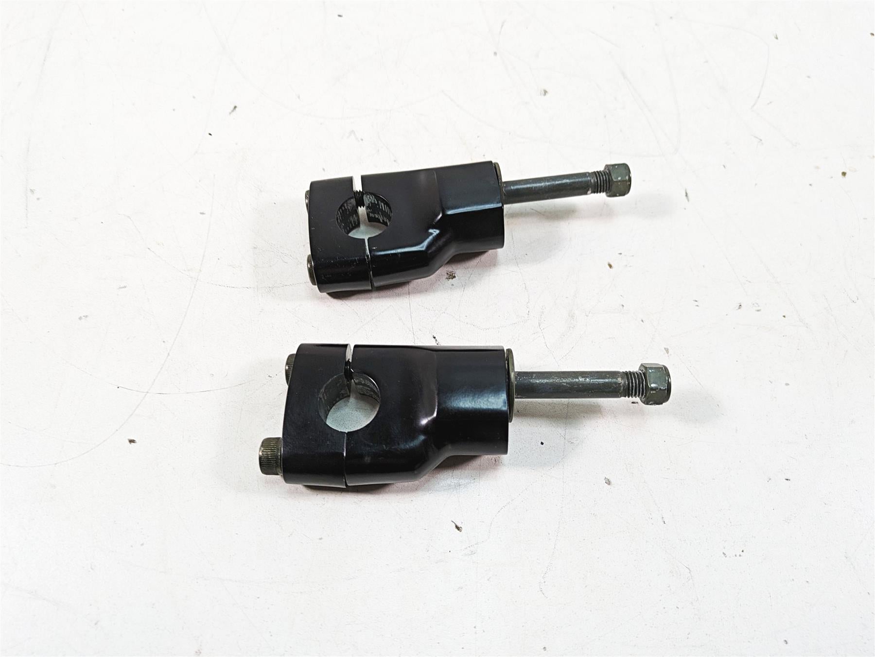 2002 Yamaha FZ1 FZS1000 Fazer Handlebar Riser Holder Set 5LV-23442-01-00 {{ shop.shopifyCountryName }} - Mototech271