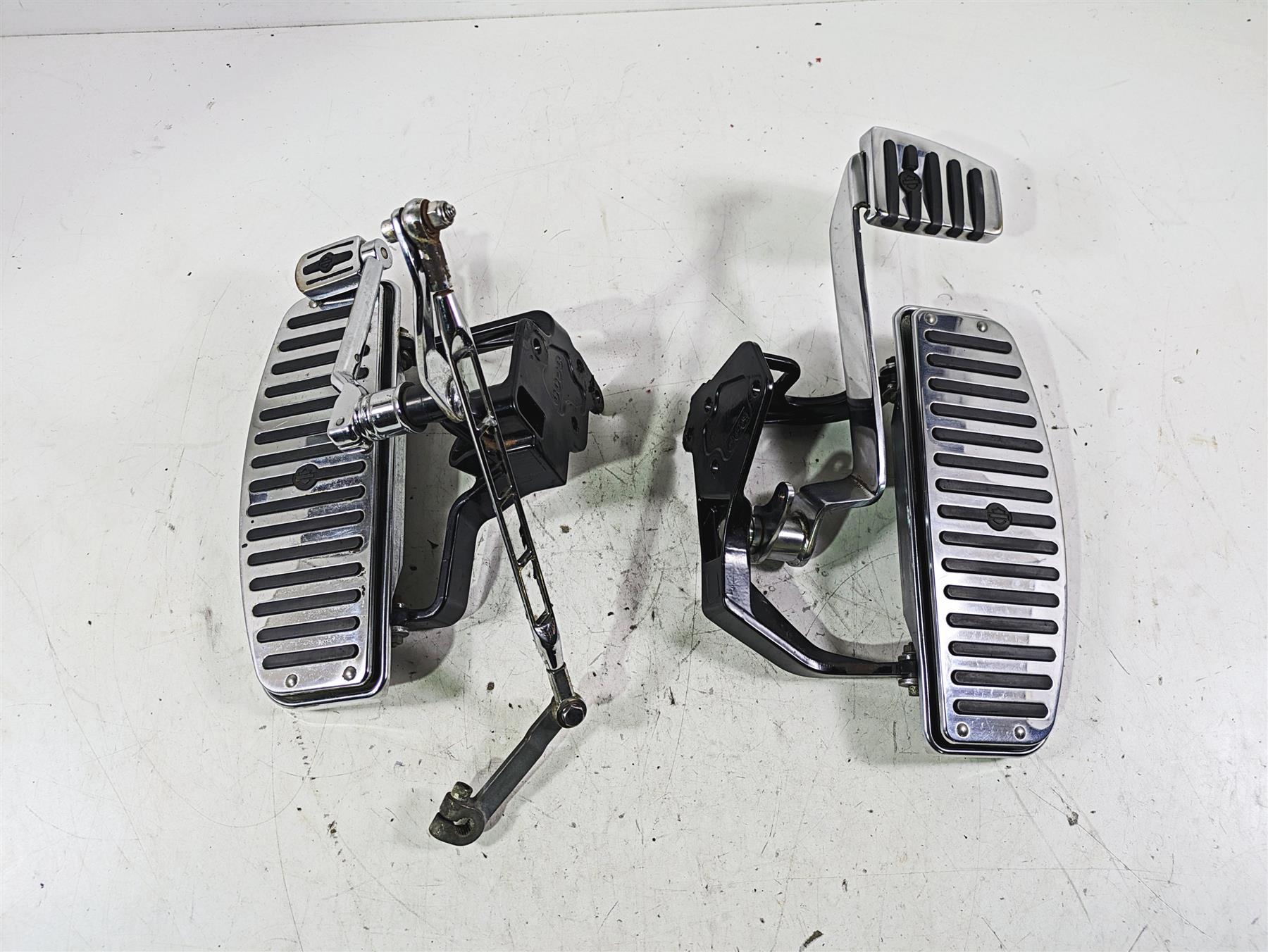 2002 Harley FLSTC Softail Heritage Left Right Chrome Floor Board Set 33630-00A {{ shop.shopifyCountryName }} - Mototech271