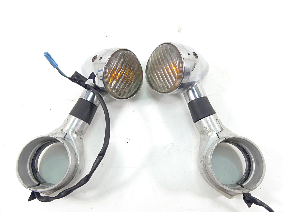 2007 Honda VTX1800 T2 Front Blinker & Clamp Set 33400-MCV-R11 33450-MCV-R11 {{ shop.shopifyCountryName }} - Mototech271