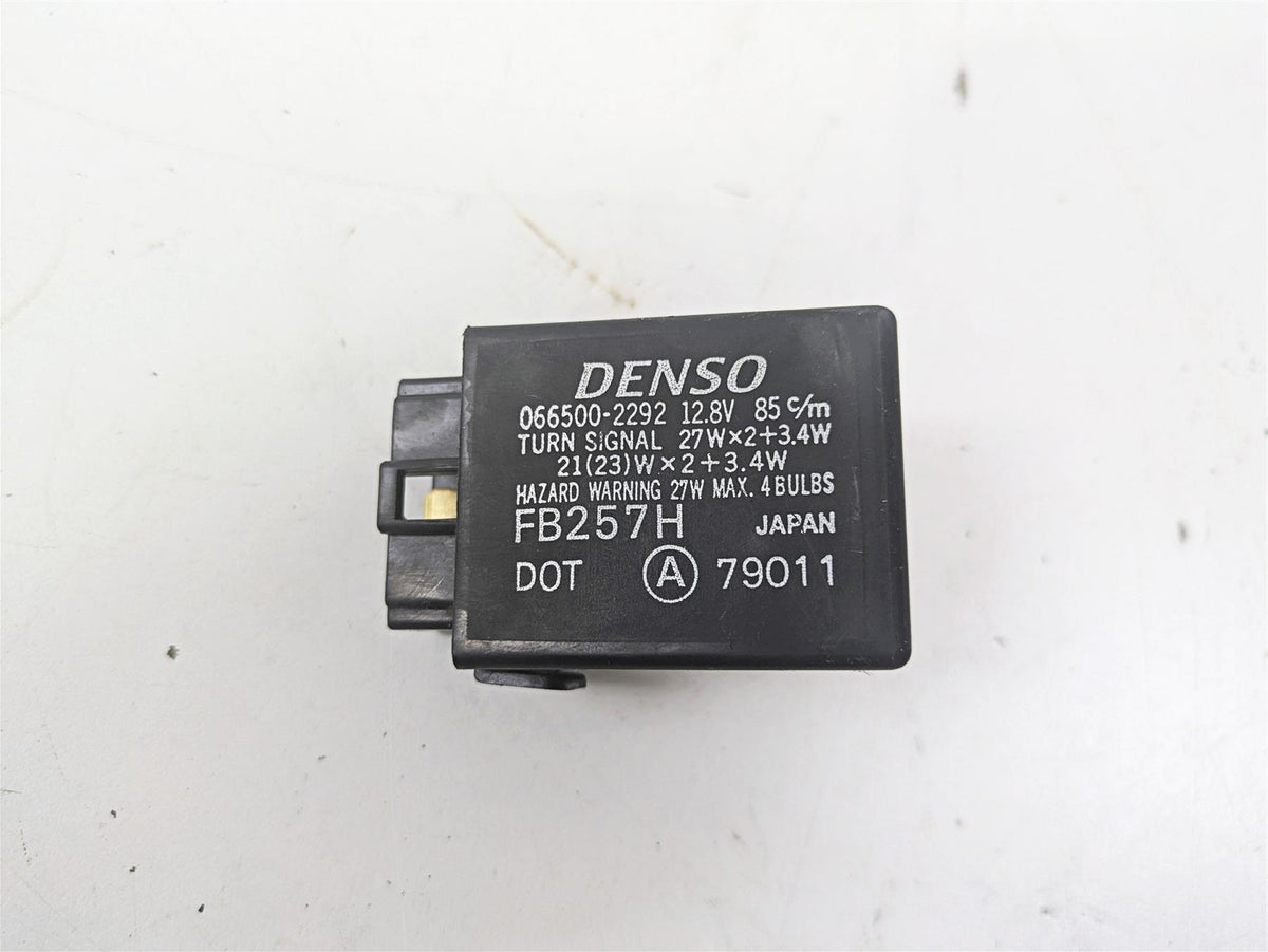 2006 Yamaha XVS650 V-Star Classic Turn Signal Flasher Relay 2UJ-83350-01-00 {{ shop.shopifyCountryName }} - Mototech271