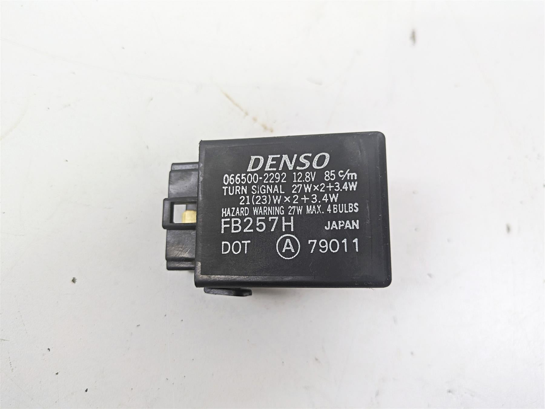 2006 Yamaha XVS650 V-Star Classic Turn Signal Flasher Relay 2UJ-83350-01-00 {{ shop.shopifyCountryName }} - Mototech271