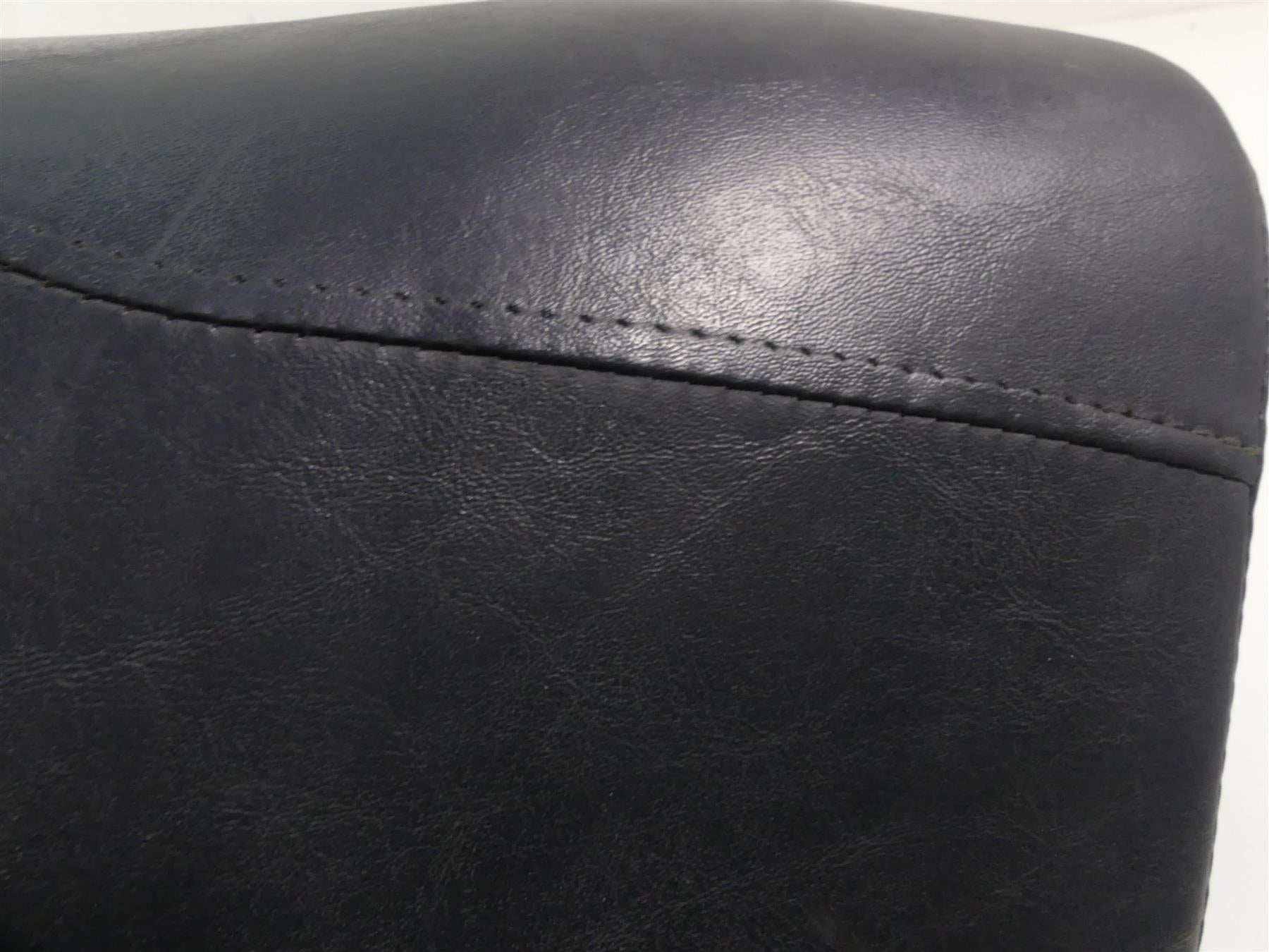 2013 Harley VRSCF Muscle V-Rod Front Ride Driver Saddle Seat - No Tears 52433-09 {{ shop.shopifyCountryName }} - Mototech271