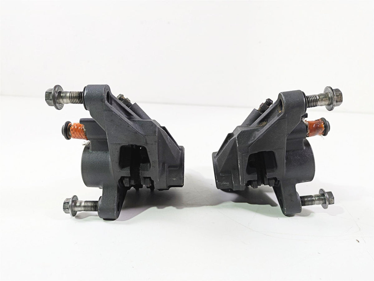 2002 Yamaha YZFR1 R1 Front Brake Caliper Set 5PW-2580U-00 5PW-2580U-00 {{ shop.shopifyCountryName }} - Mototech271