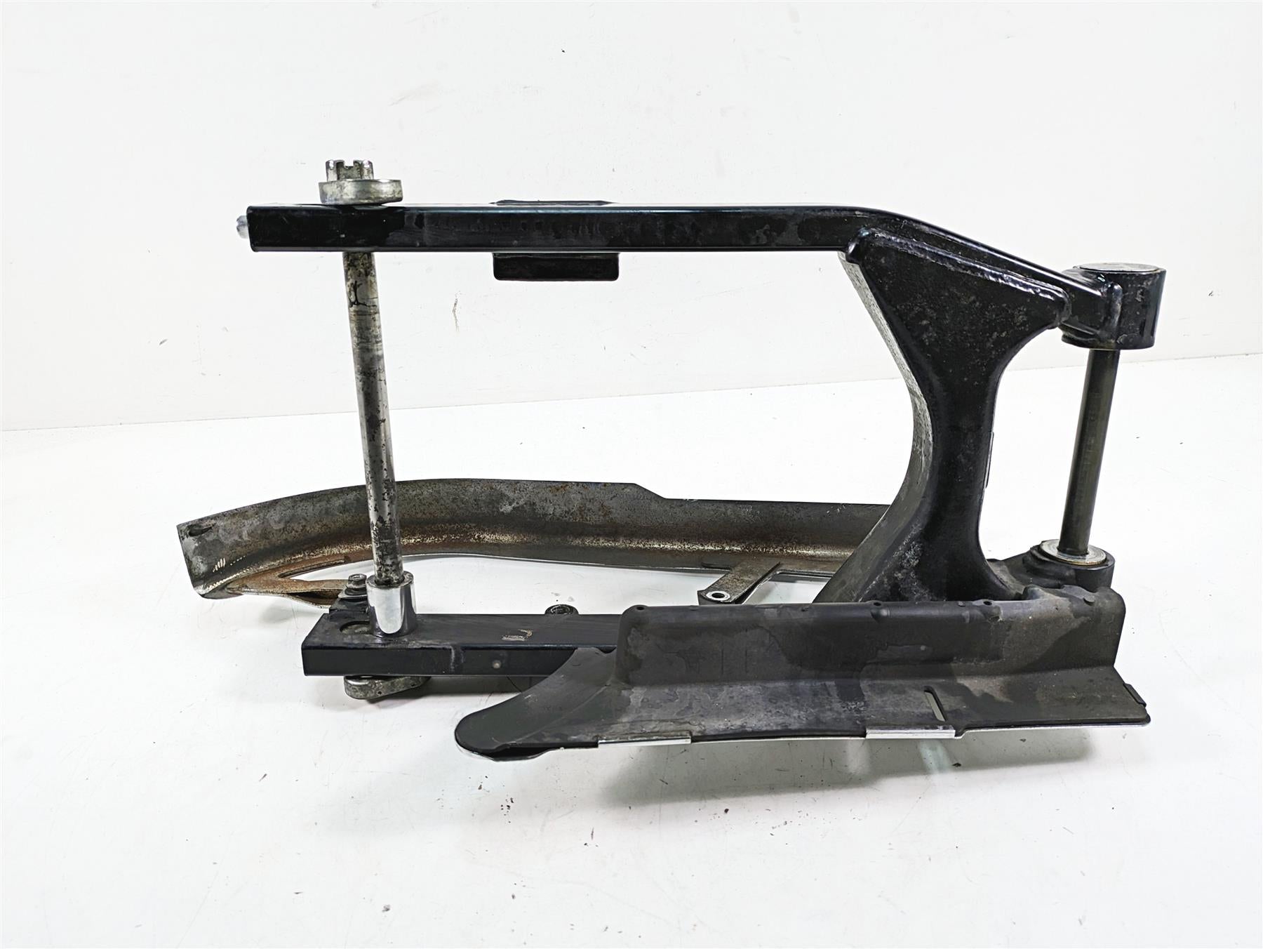 1999 Harley Dyna FXDL Low Rider Rear Swingarm & 3/4" Axle 47820-90A {{ shop.shopifyCountryName }} - Mototech271