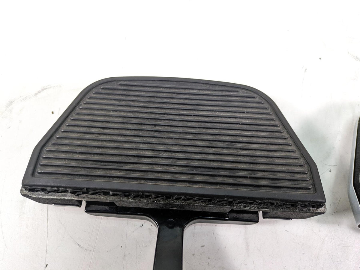 2014 Harley Touring FLHTK Electra Glide Rear Passenger Floor Board Set 52719-10 {{ shop.shopifyCountryName }} - Mototech271