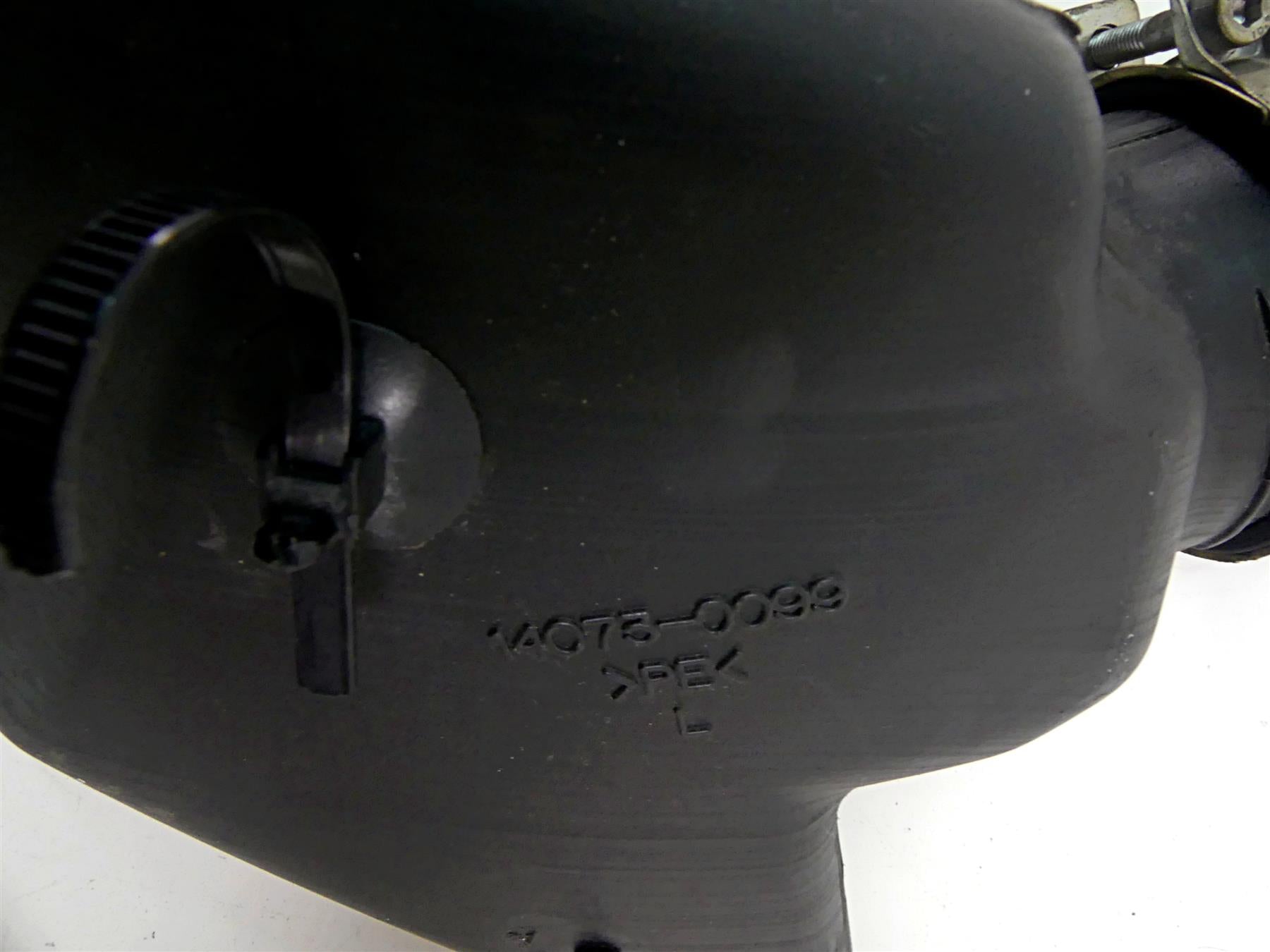 2010 Kawasaki ZX1400 ZX14 R Ninja Front Air Ram & Center Duct Set 14073-0099 {{ shop.shopifyCountryName }} - Mototech271