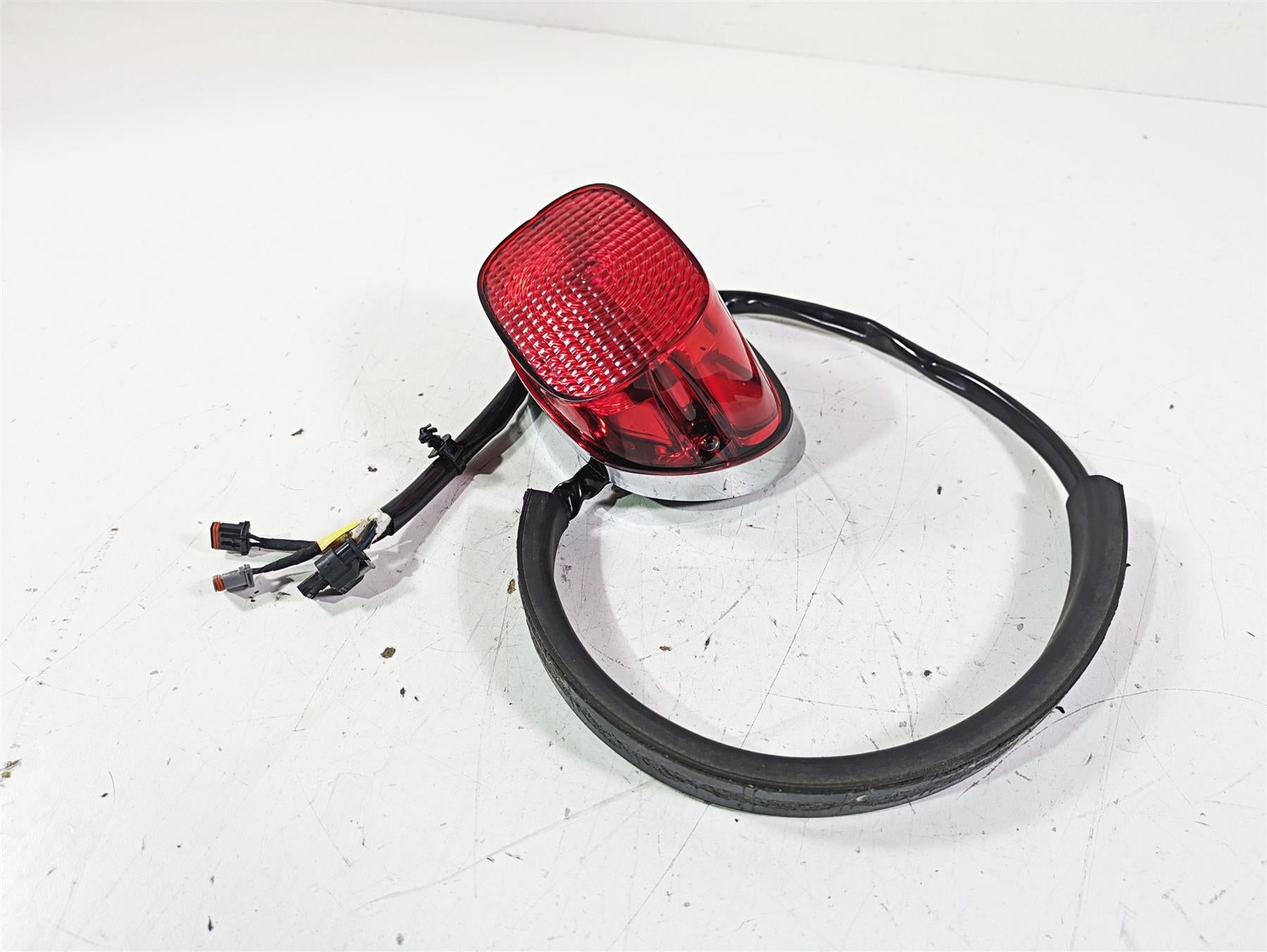 2019 Harley FLHCS Softail Heritage Taillight Tail Light & Wiring 68140-04 {{ shop.shopifyCountryName }} - Mototech271