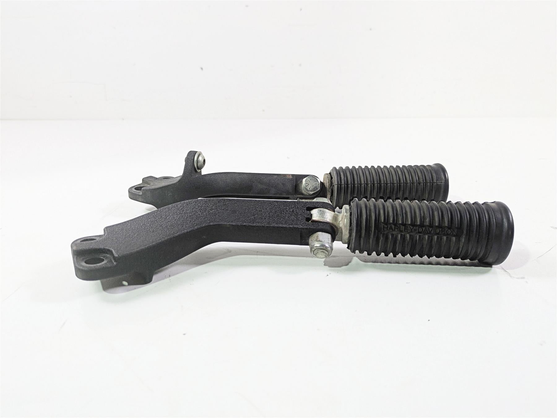 2010 Harley Dyna FXDB Street Bob Rear Passenger Footpeg Set 49224-06A 49230-06 {{ shop.shopifyCountryName }} - Mototech271