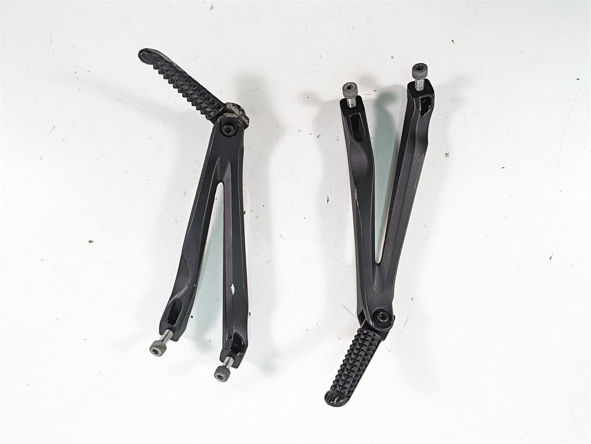 2007 Yamaha R1 YZFR1 Passenger Footpeg Rest Set -Rash 5VY-2741L-00 5VY-2742L-00 {{ shop.shopifyCountryName }} - Mototech271